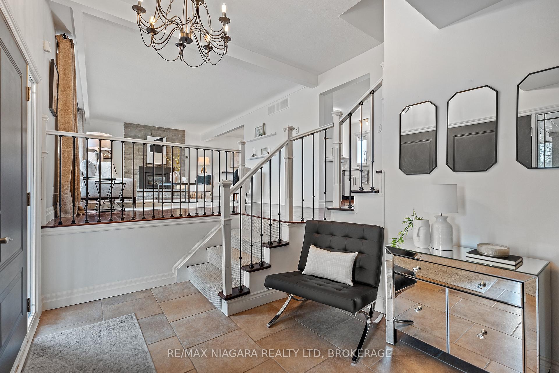 Photo 3 of 29 Beacon Hill Drive, St. Catharines, Burleigh Hill — HOMEH