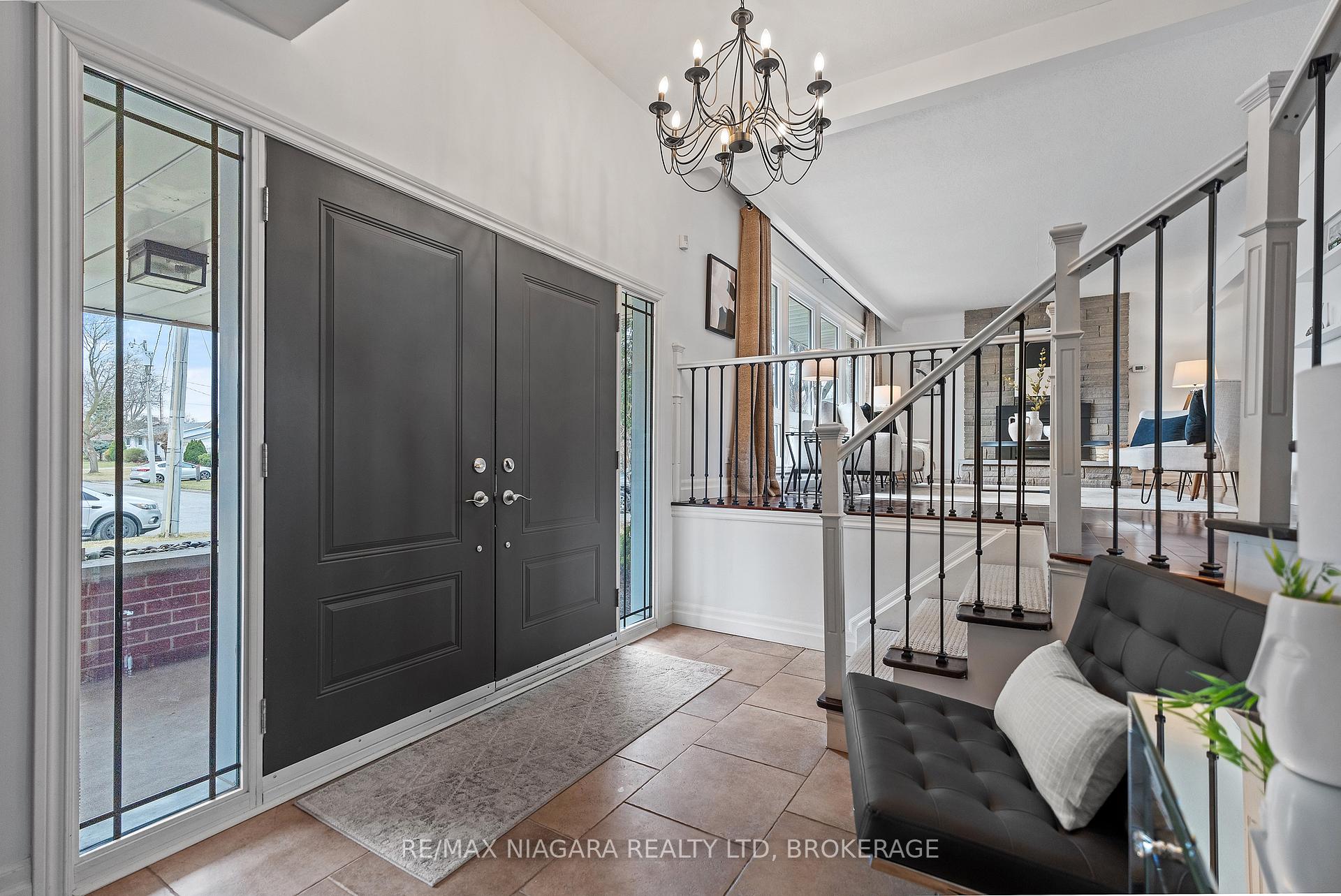 Photo 4 of 29 Beacon Hill Drive, St. Catharines, Burleigh Hill — HOMEH