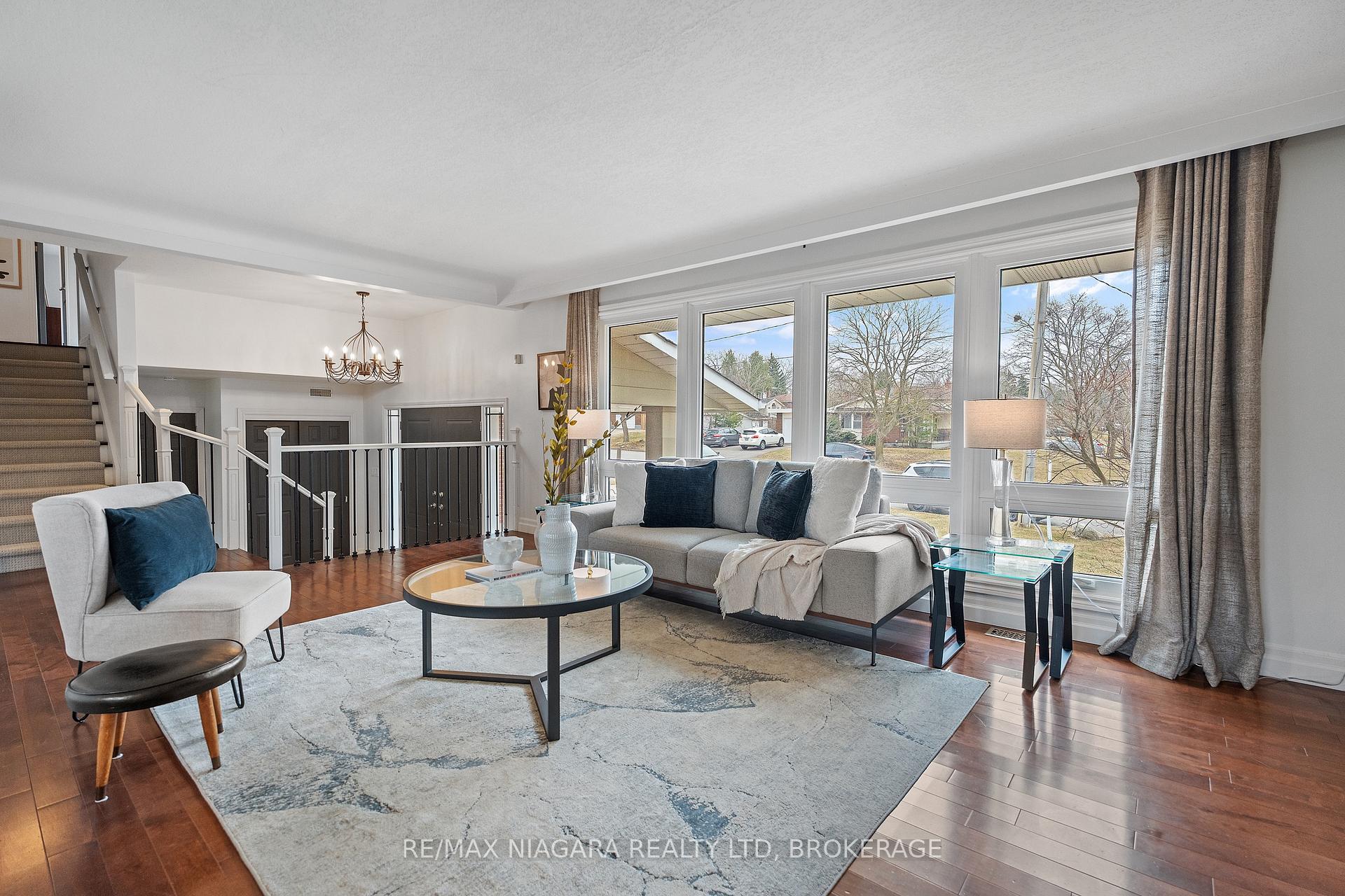 Photo 5 of 29 Beacon Hill Drive, St. Catharines, Burleigh Hill — HOMEH