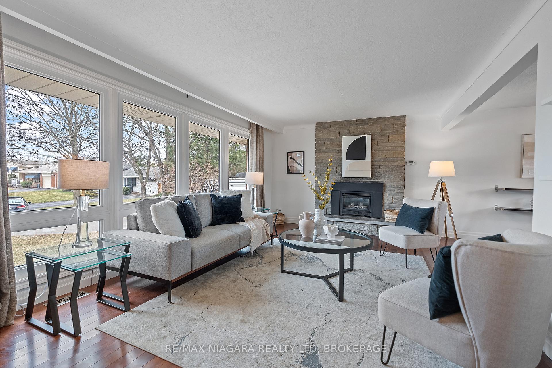 Photo 7 of 29 Beacon Hill Drive, St. Catharines, Burleigh Hill — HOMEH