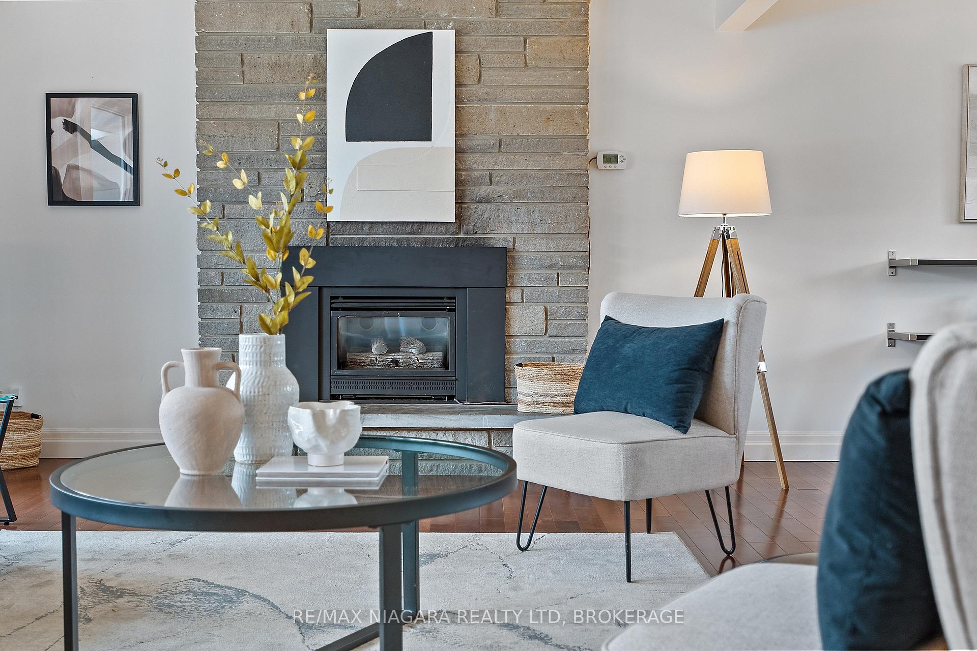 Photo 8 of 29 Beacon Hill Drive, St. Catharines, Burleigh Hill — HOMEH