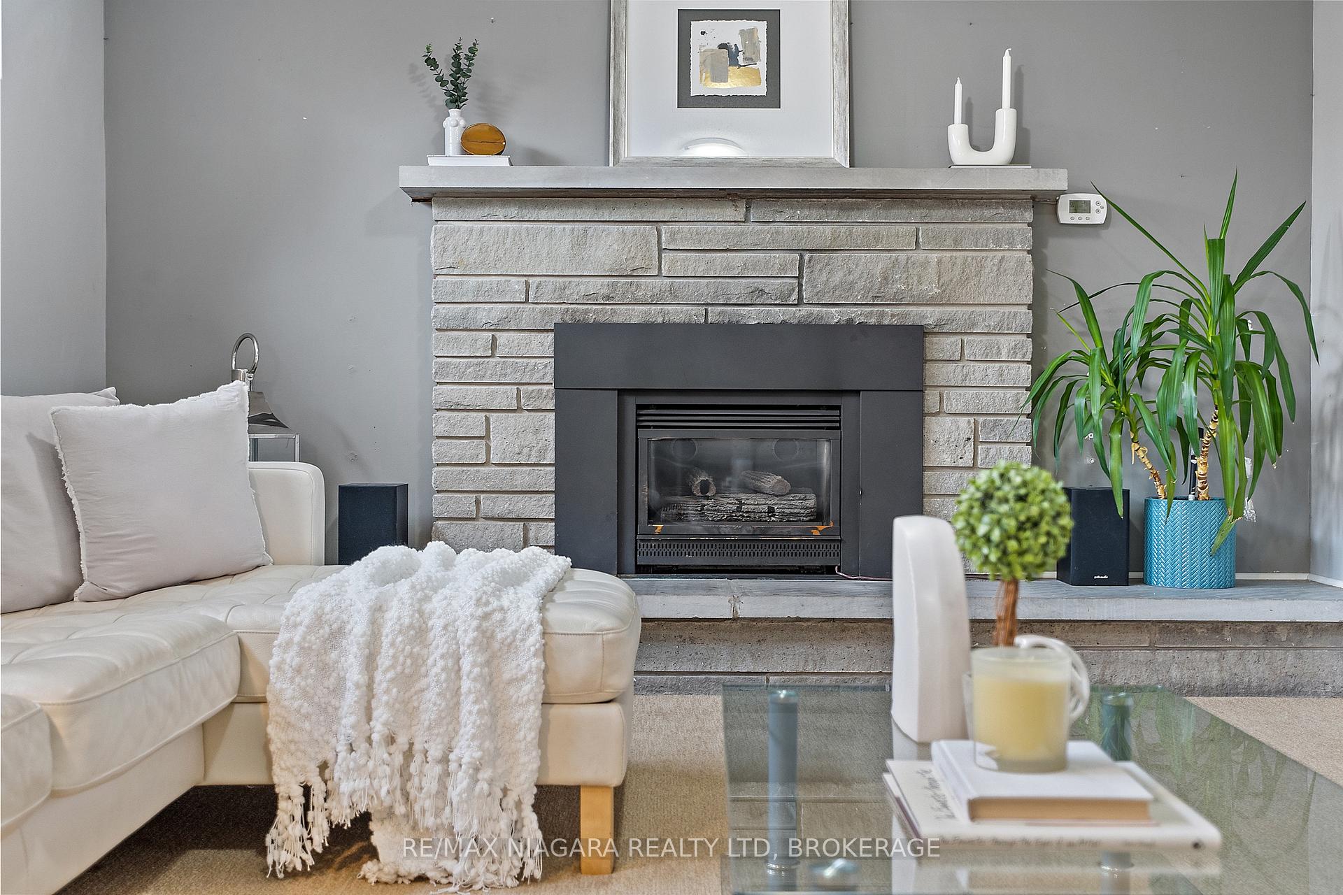 Photo 9 of 29 Beacon Hill Drive, St. Catharines, Burleigh Hill — HOMEH