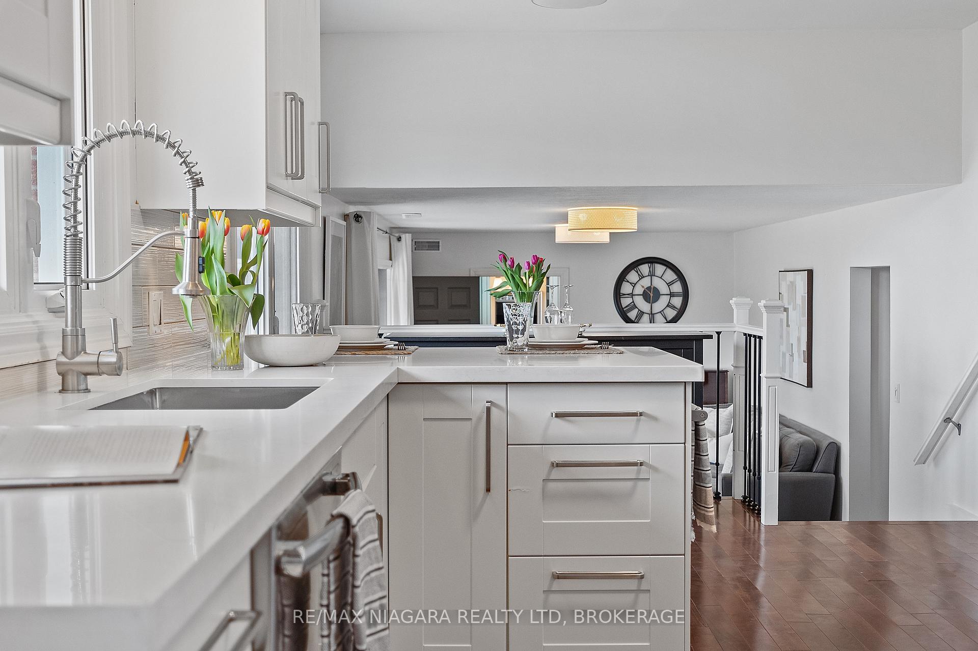 Photo 13 of 29 Beacon Hill Drive, St. Catharines, Burleigh Hill — HOMEH
