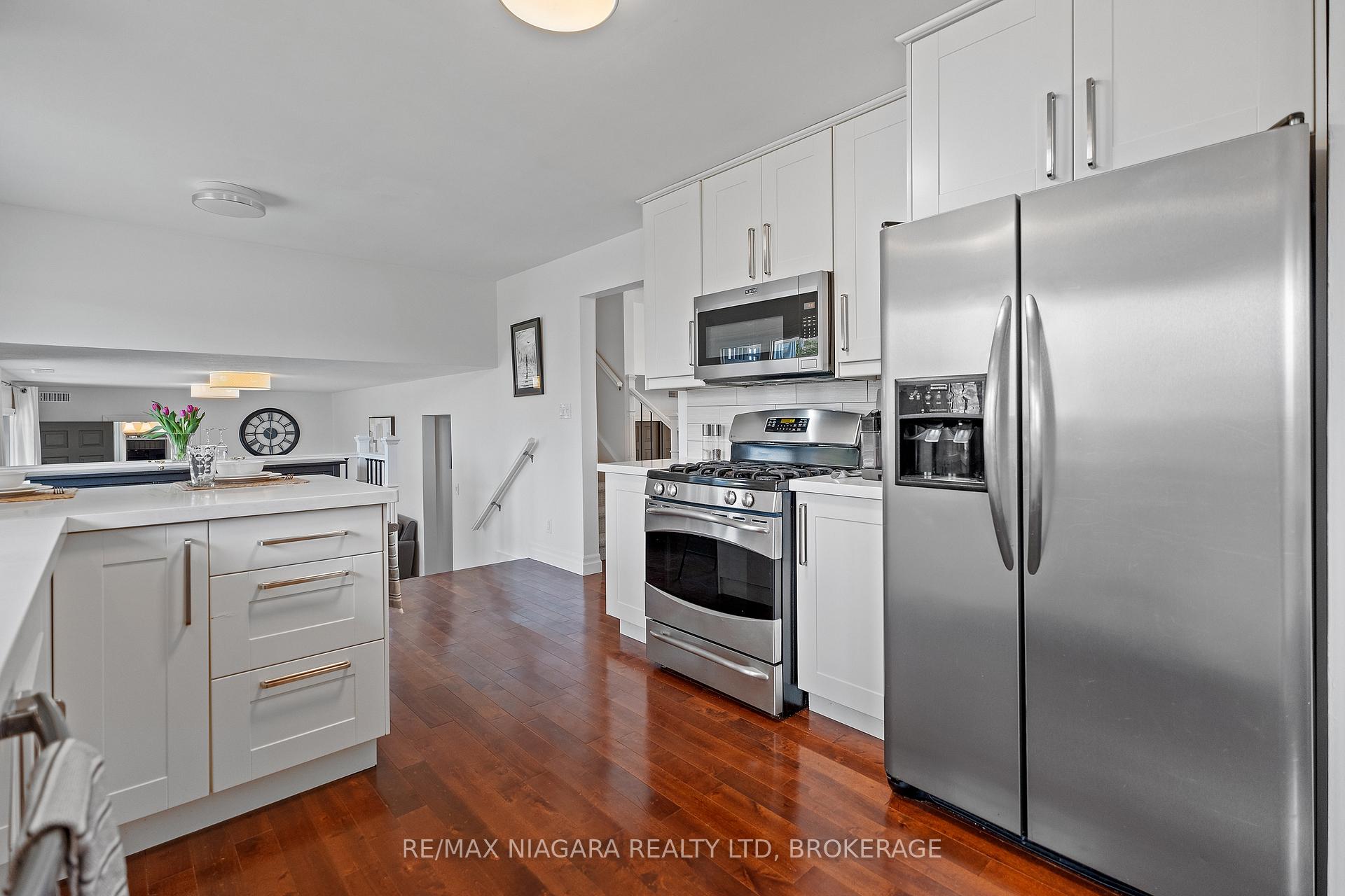 Photo 14 of 29 Beacon Hill Drive, St. Catharines, Burleigh Hill — HOMEH