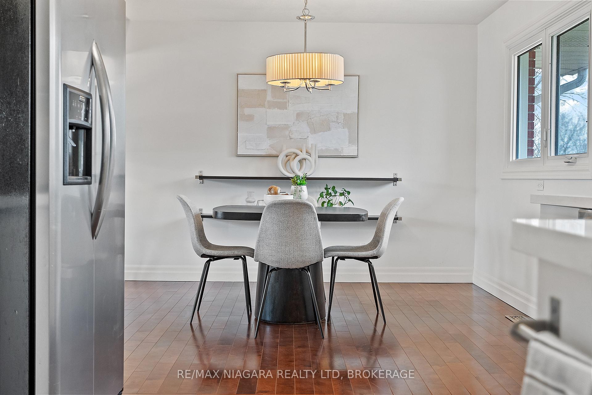 Photo 15 of 29 Beacon Hill Drive, St. Catharines, Burleigh Hill — HOMEH