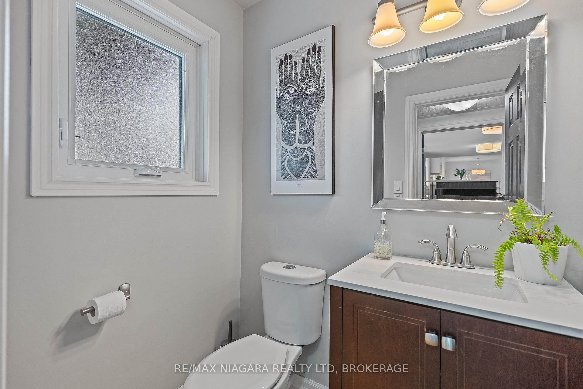 Photo 17 of 29 Beacon Hill Drive, St. Catharines, Burleigh Hill — HOMEH