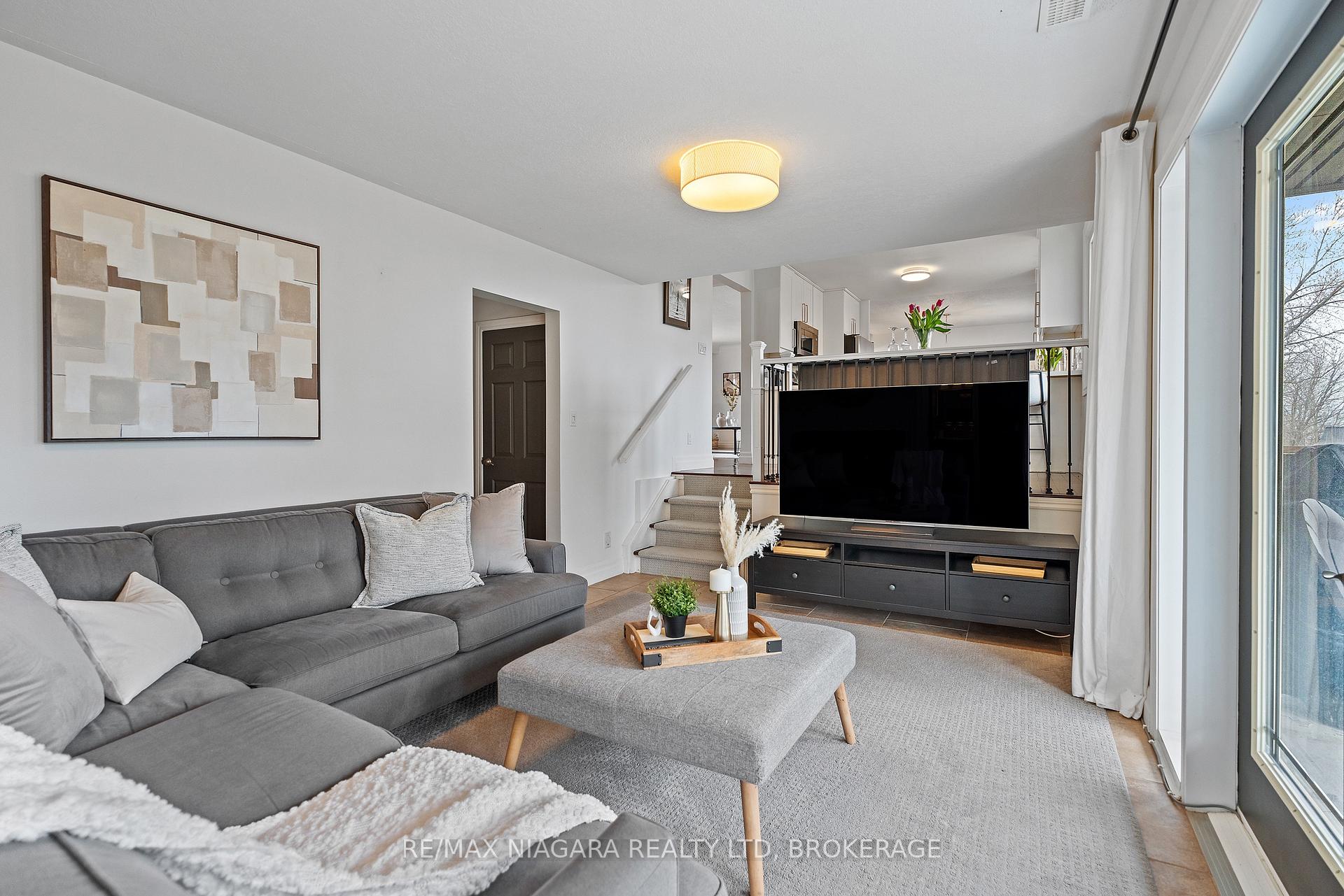 Photo 18 of 29 Beacon Hill Drive, St. Catharines, Burleigh Hill — HOMEH