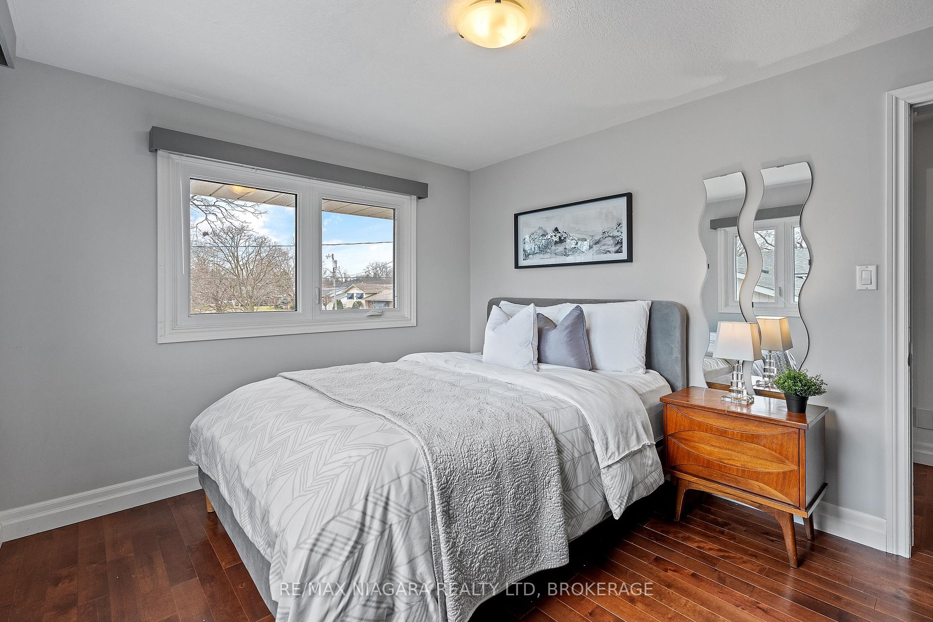 Photo 22 of 29 Beacon Hill Drive, St. Catharines, Burleigh Hill — HOMEH