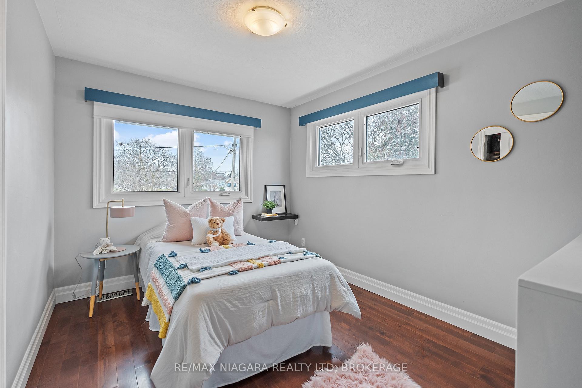 Photo 23 of 29 Beacon Hill Drive, St. Catharines, Burleigh Hill — HOMEH