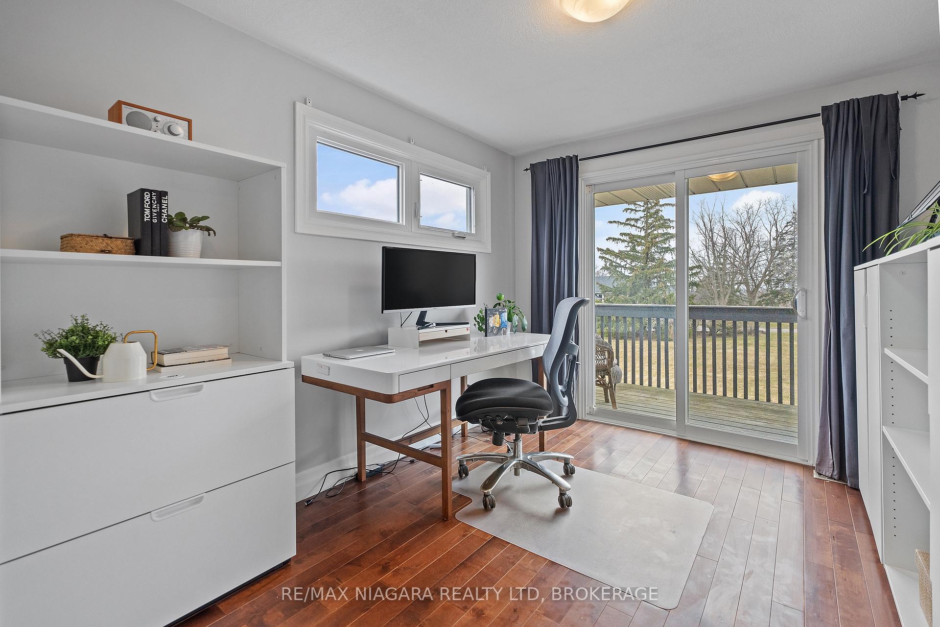 Photo 24 of 29 Beacon Hill Drive, St. Catharines, Burleigh Hill — HOMEH