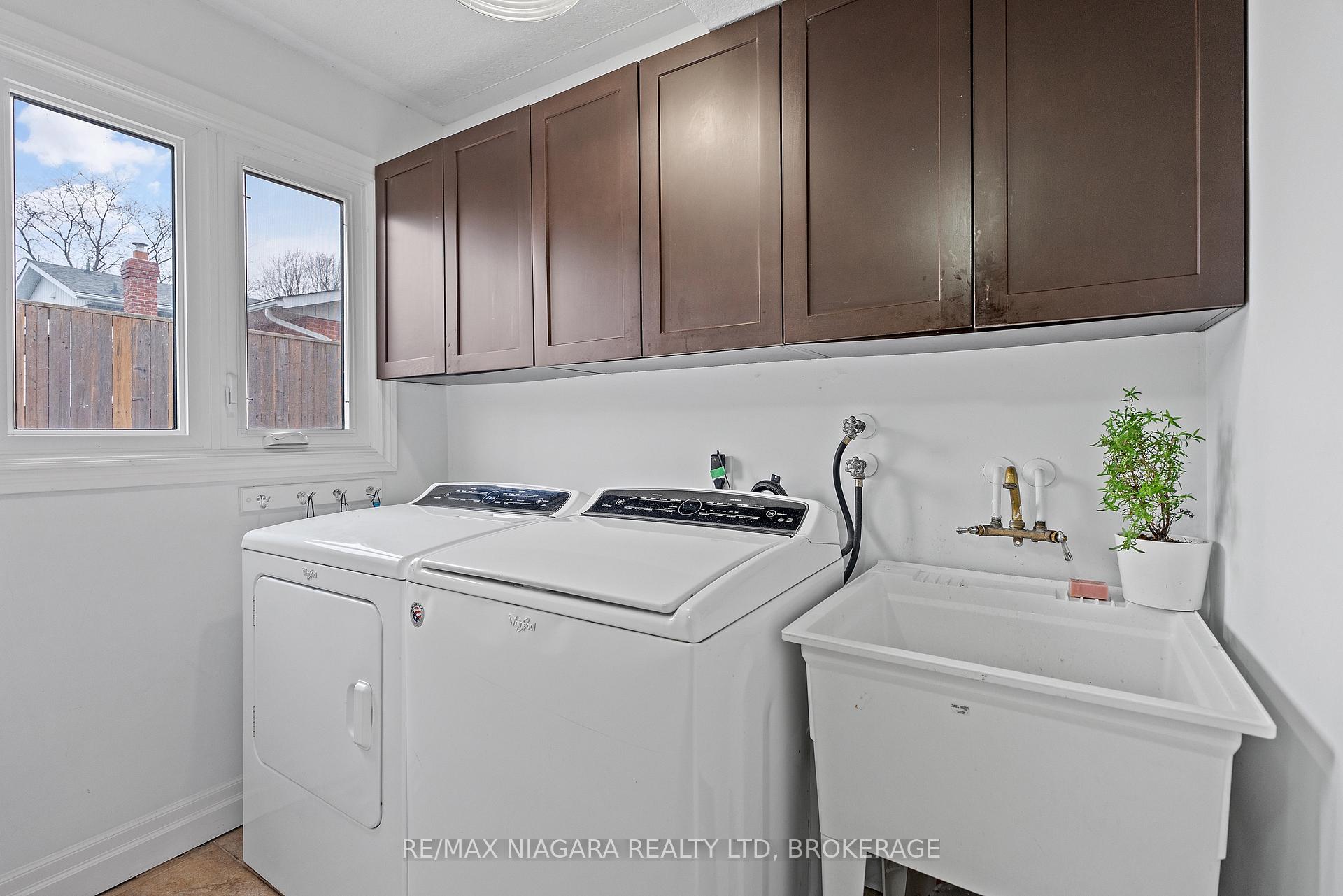 Photo 27 of 29 Beacon Hill Drive, St. Catharines, Burleigh Hill — HOMEH
