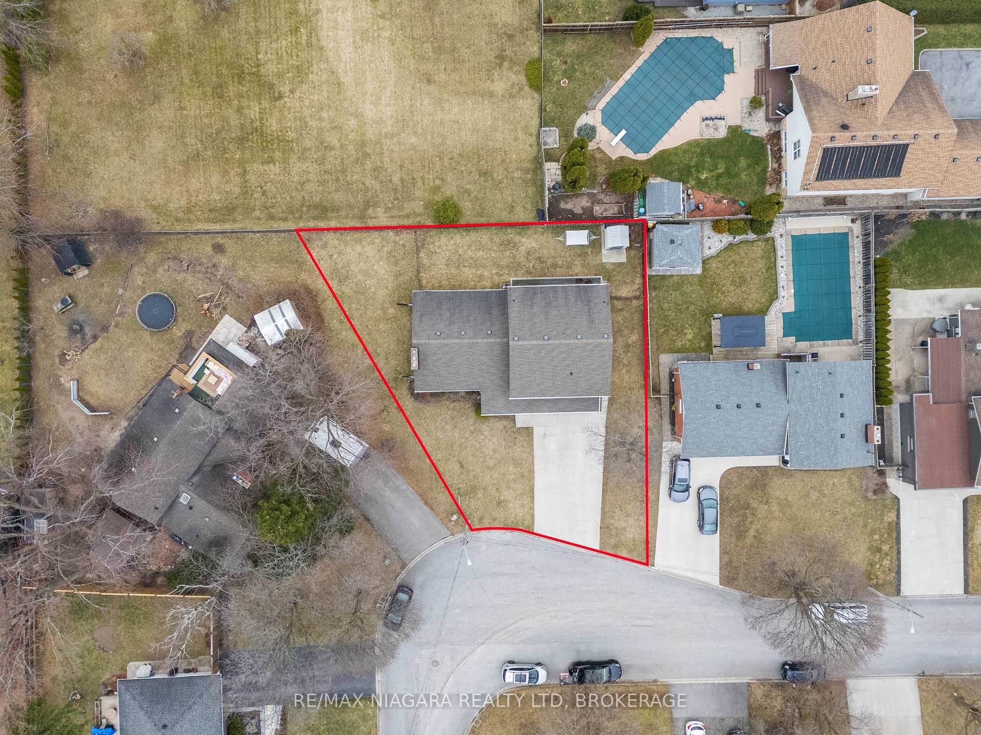 Photo 32 of 29 Beacon Hill Drive, St. Catharines, Burleigh Hill — HOMEH
