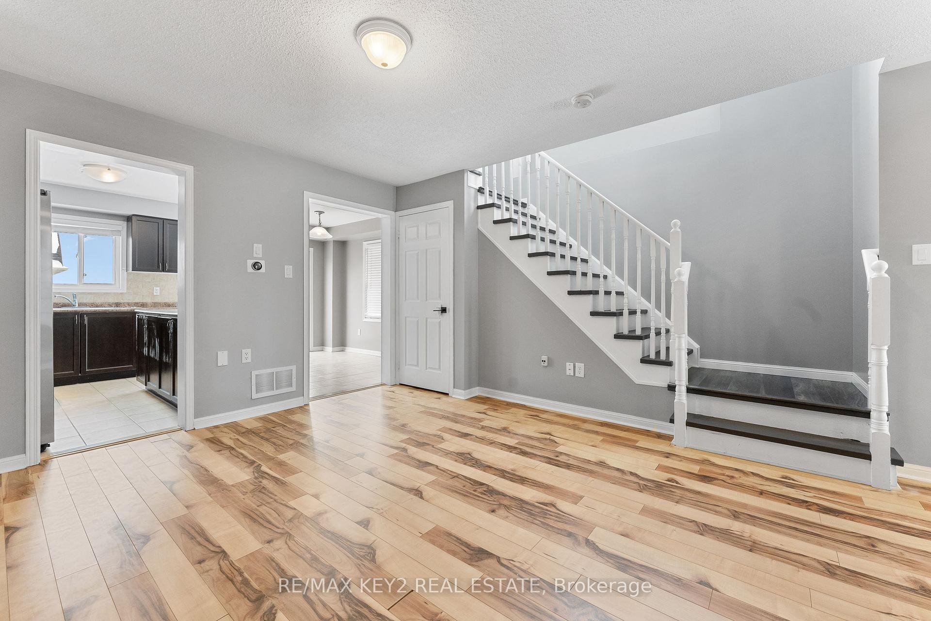 Photo 2 of 80 Commonwealth Road, Barrie, Innis-Shore — HOMEH