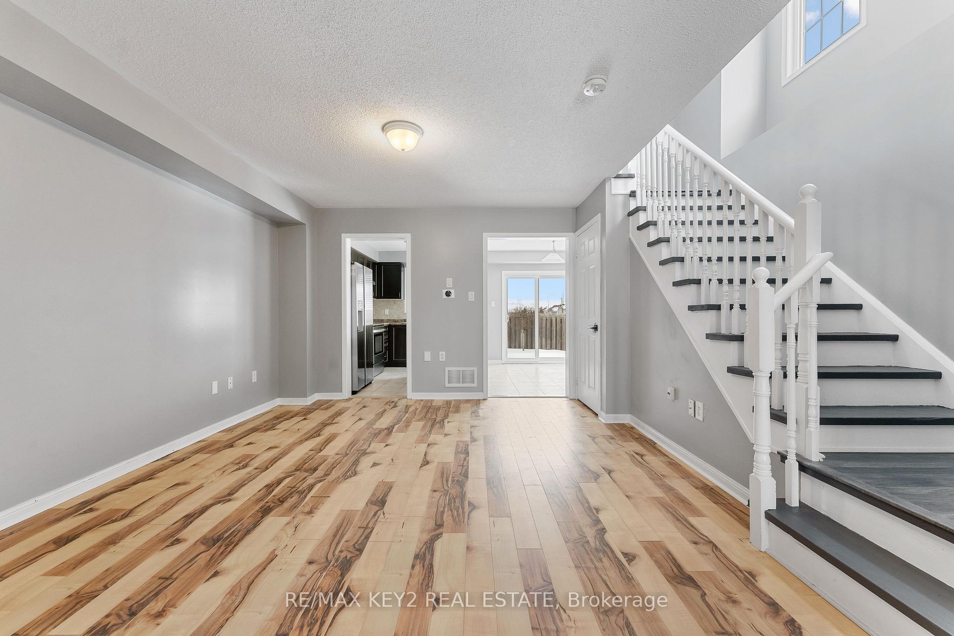 Photo 13 of 80 Commonwealth Road, Barrie, Innis-Shore — HOMEH
