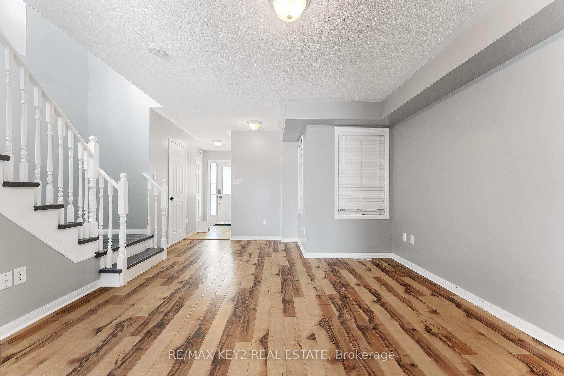 Photo 5 of 80 Commonwealth Road, Barrie, Innis-Shore — HOMEH