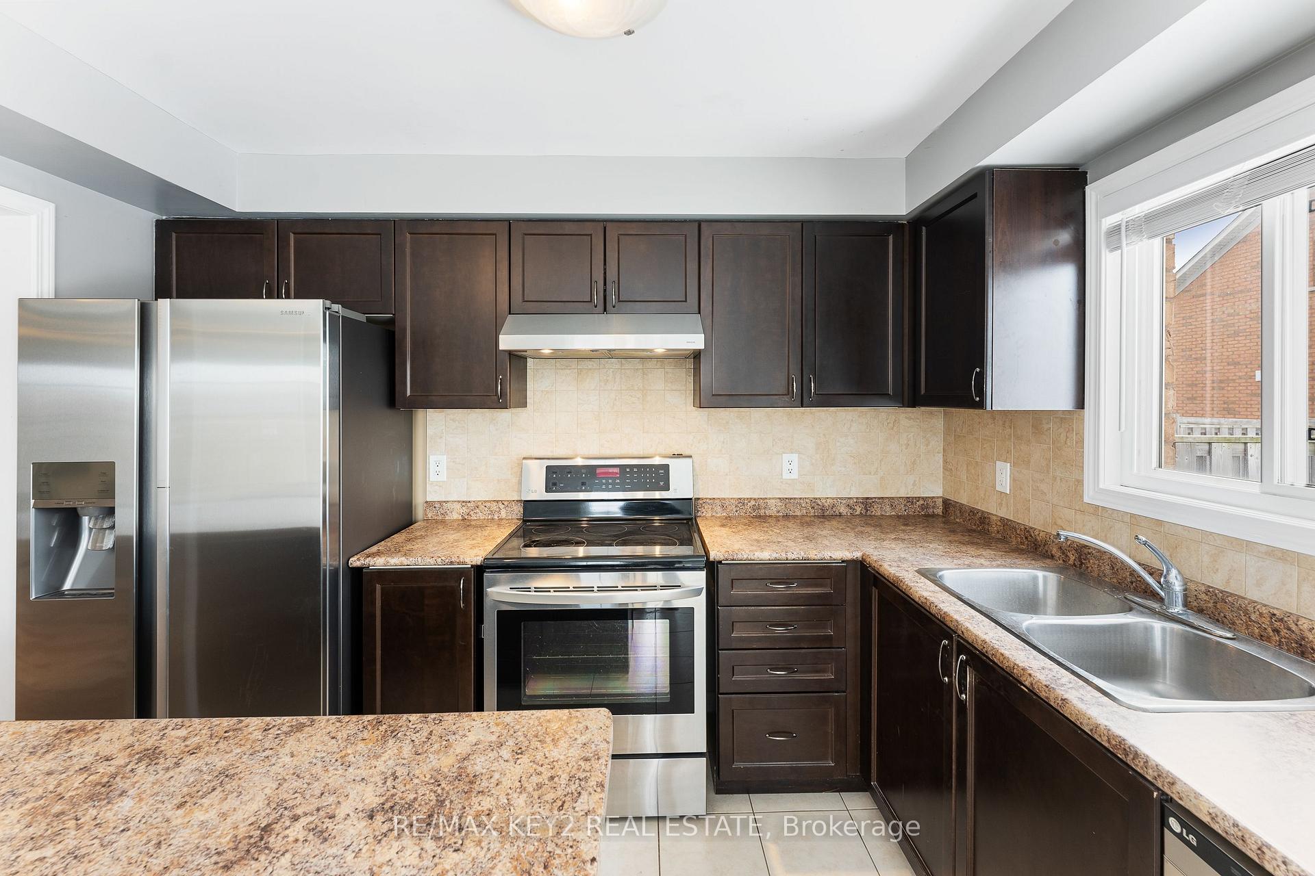 Photo 11 of 80 Commonwealth Road, Barrie, Innis-Shore — HOMEH