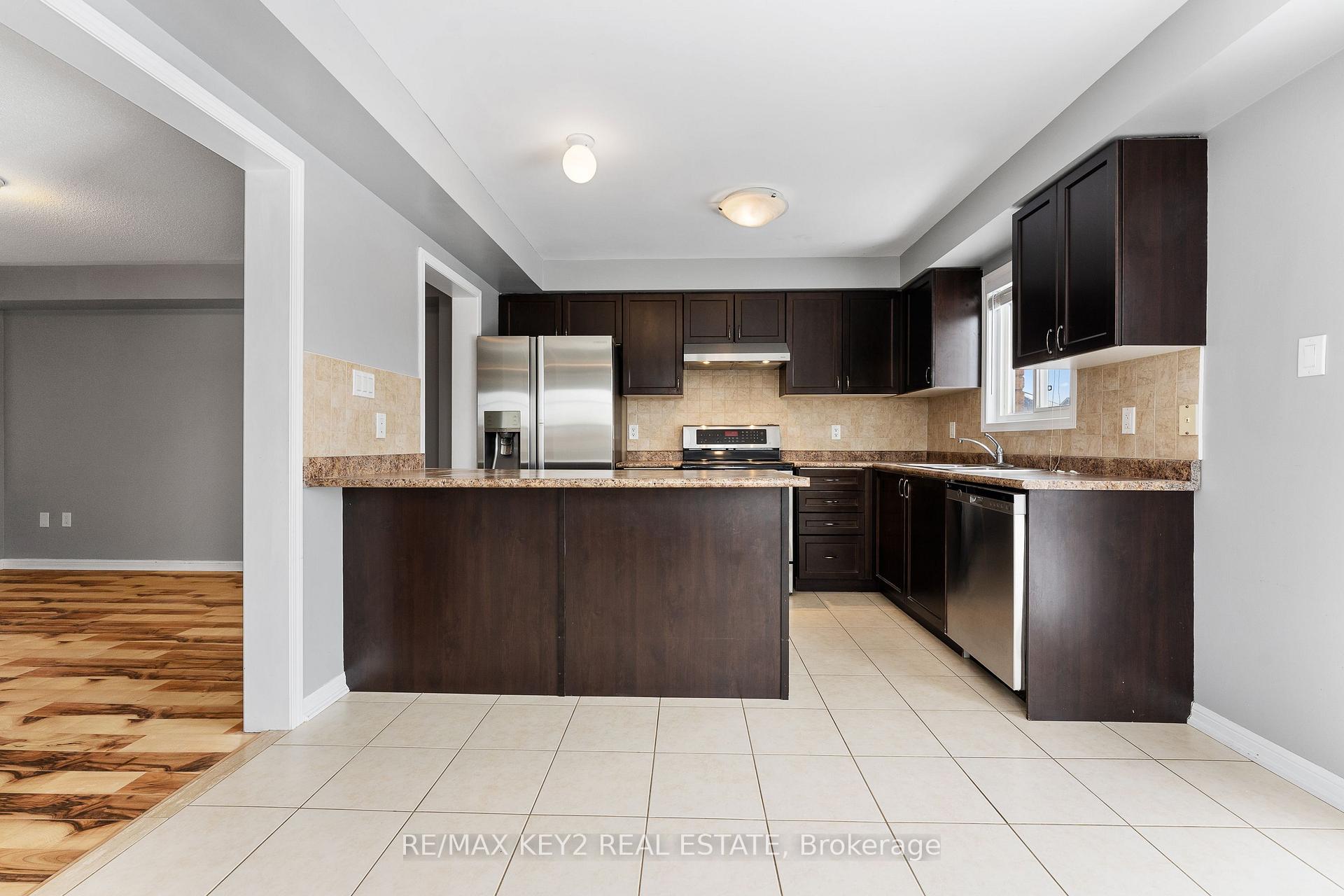 Photo 12 of 80 Commonwealth Road, Barrie, Innis-Shore — HOMEH