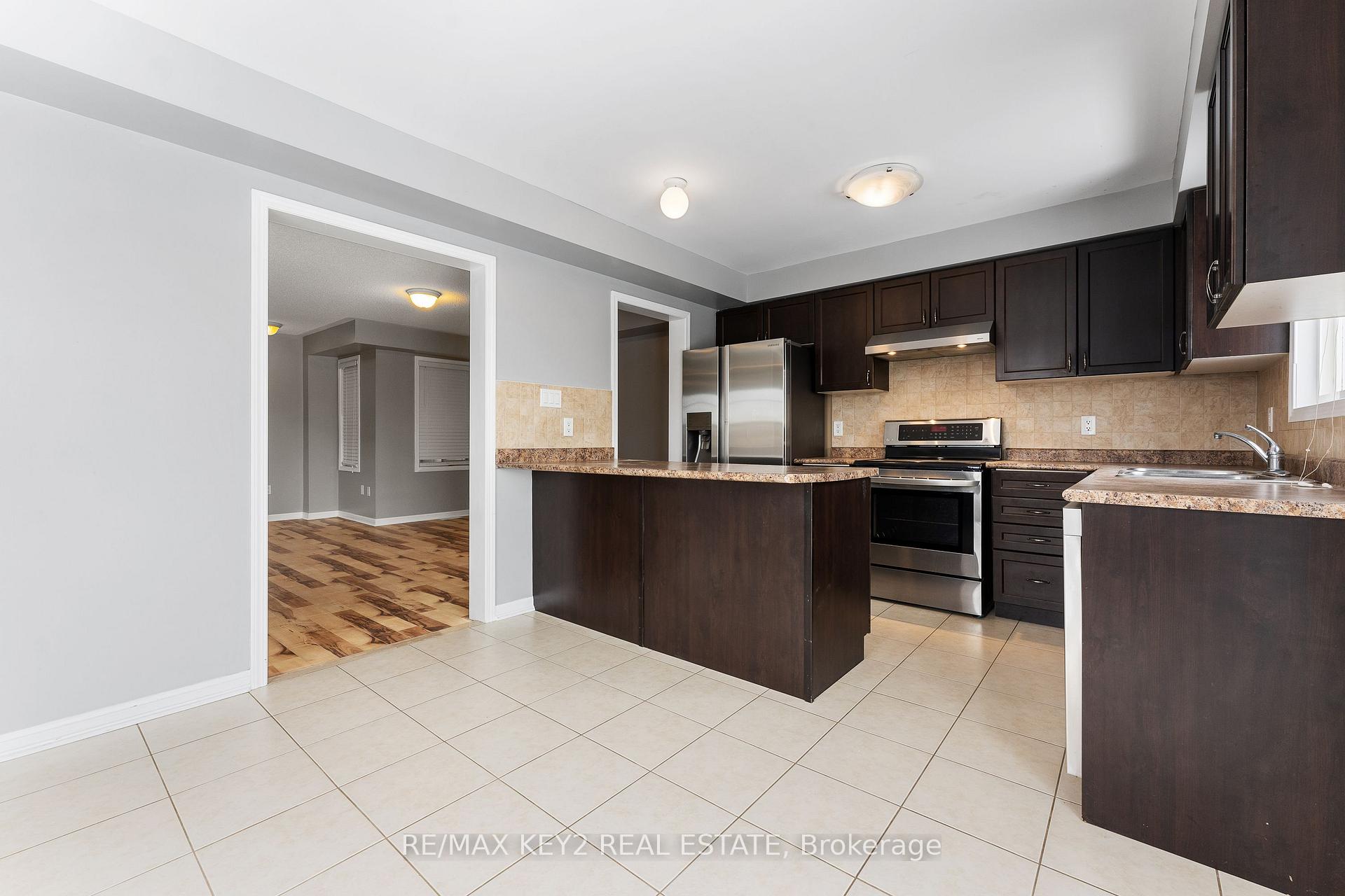 Photo 8 of 80 Commonwealth Road, Barrie, Innis-Shore — HOMEH