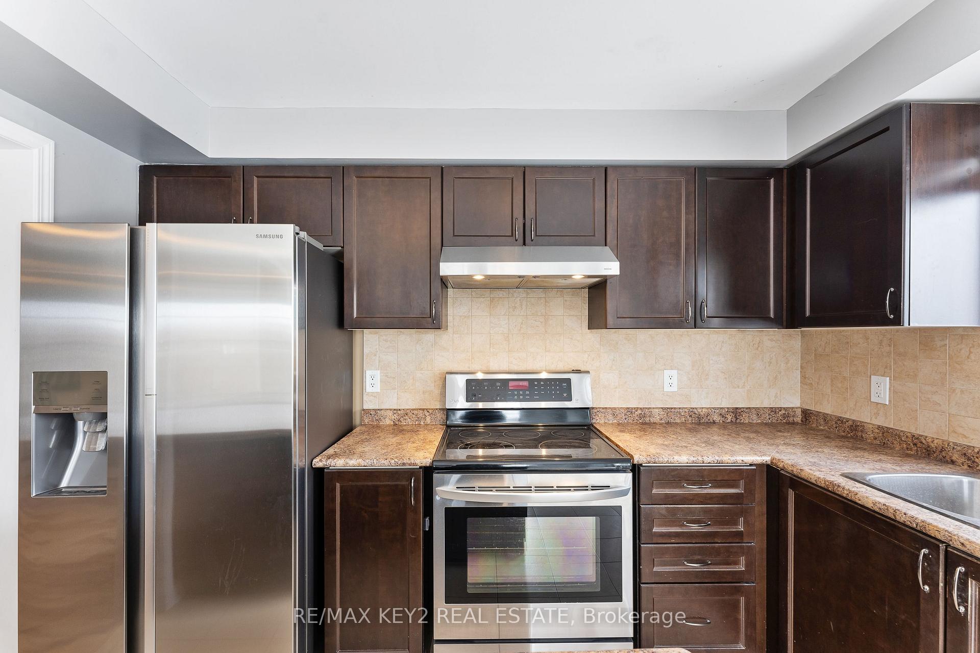 Photo 10 of 80 Commonwealth Road, Barrie, Innis-Shore — HOMEH