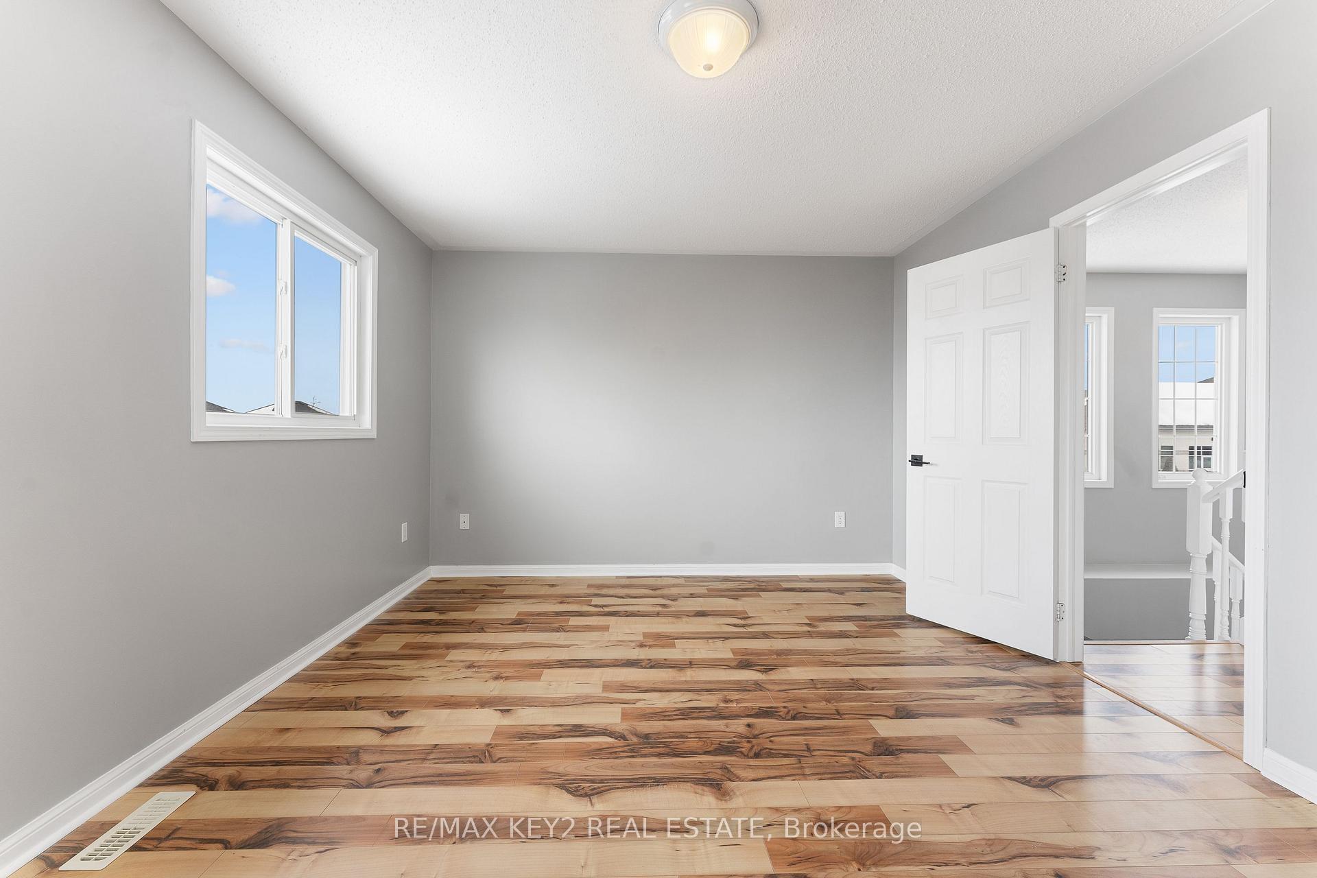 Photo 15 of 80 Commonwealth Road, Barrie, Innis-Shore — HOMEH