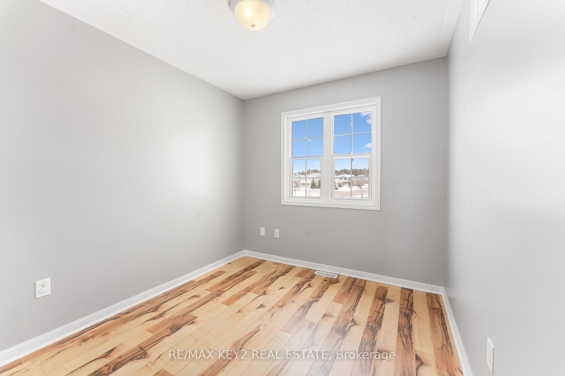 Photo 19 of 80 Commonwealth Road, Barrie, Innis-Shore — HOMEH
