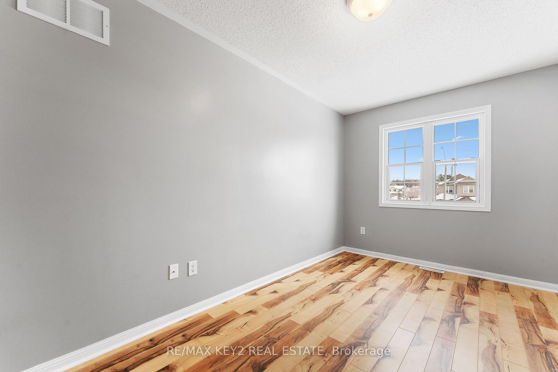 Photo 28 of 80 Commonwealth Road, Barrie, Innis-Shore — HOMEH