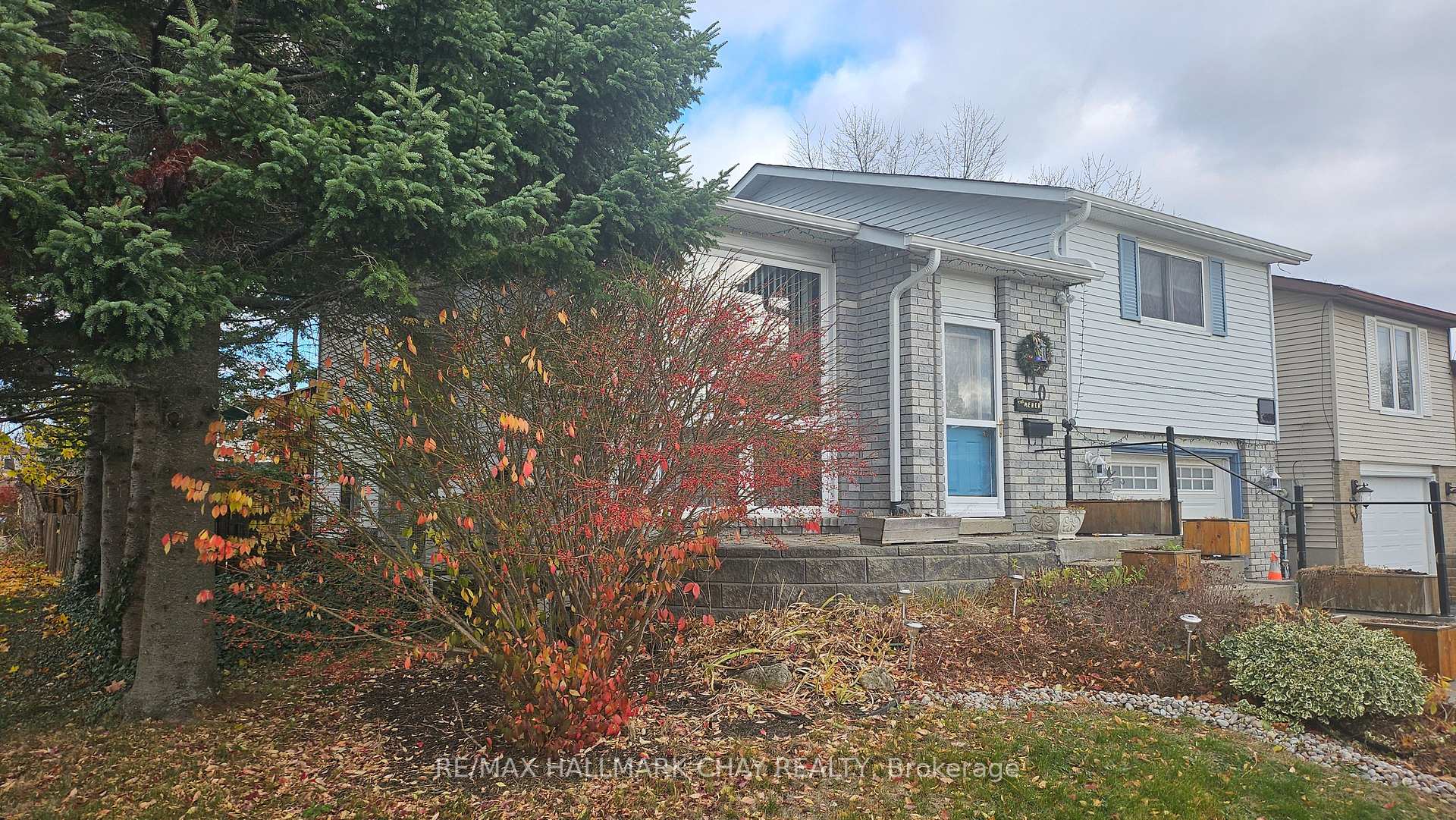 Photo 4 of 110 Shakespeare Crescent, Barrie, Letitia Heights — HOMEH