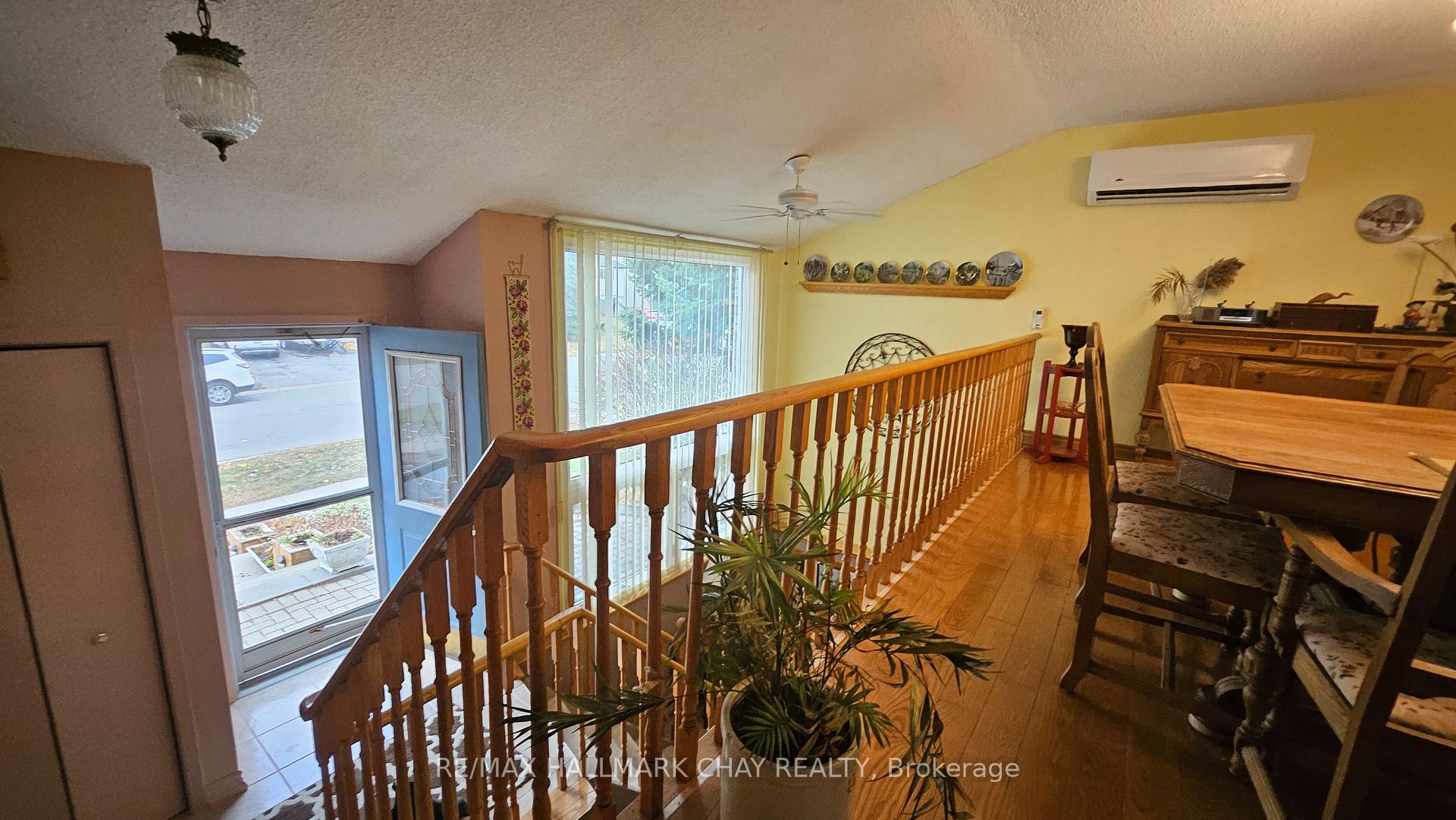 Photo 7 of 110 Shakespeare Crescent, Barrie, Letitia Heights — HOMEH