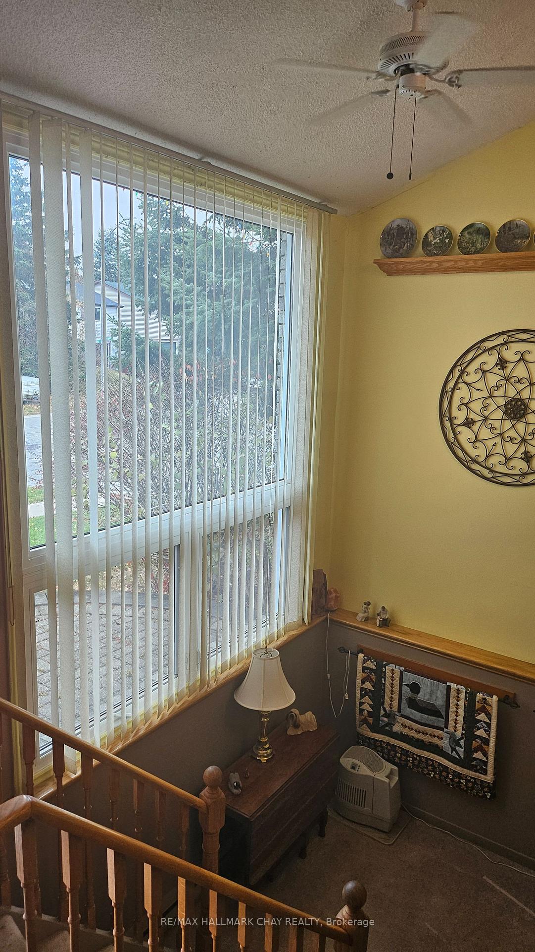 Photo 10 of 110 Shakespeare Crescent, Barrie, Letitia Heights — HOMEH