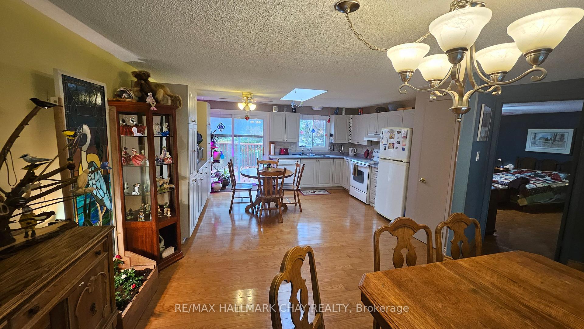 Photo 15 of 110 Shakespeare Crescent, Barrie, Letitia Heights — HOMEH