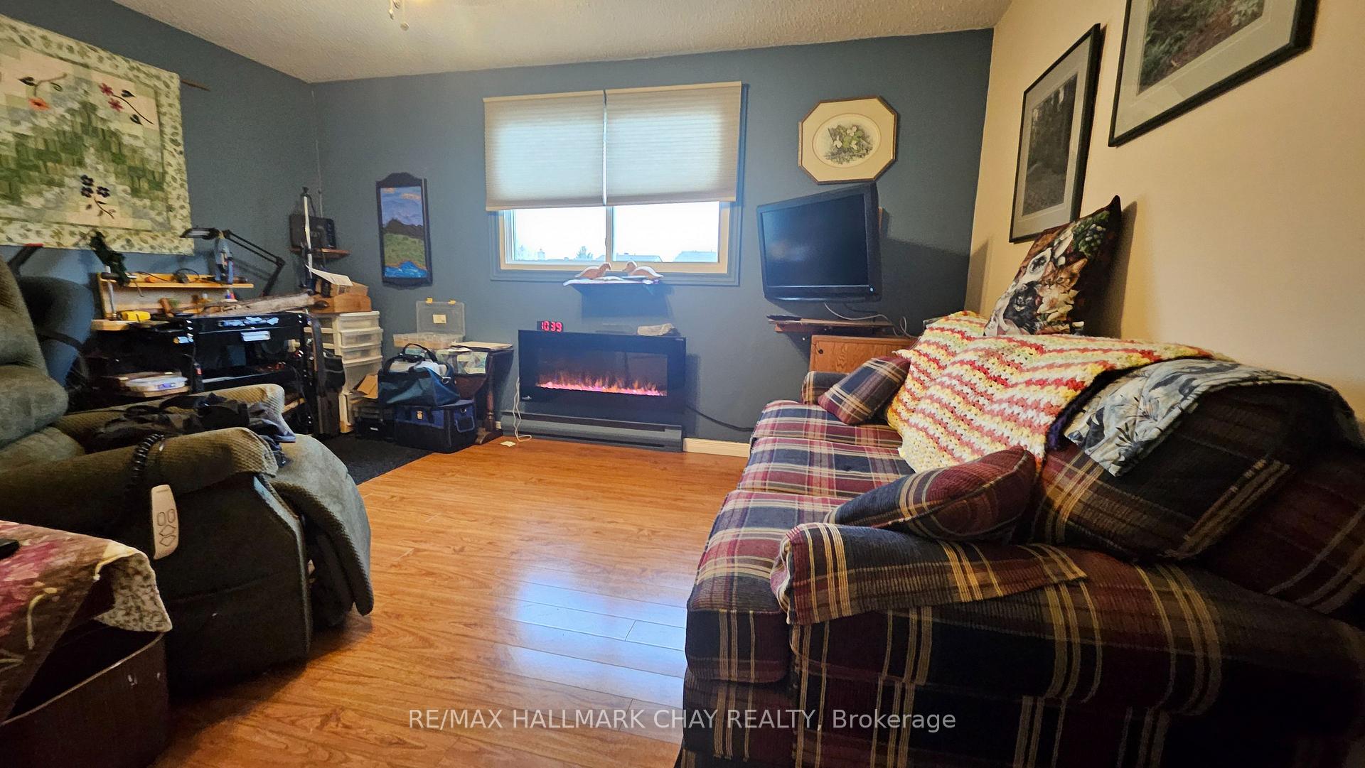 Photo 19 of 110 Shakespeare Crescent, Barrie, Letitia Heights — HOMEH
