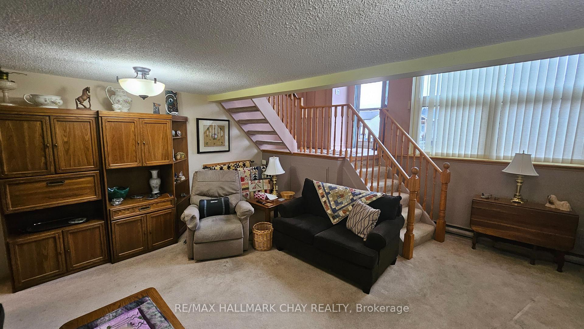 Photo 23 of 110 Shakespeare Crescent, Barrie, Letitia Heights — HOMEH