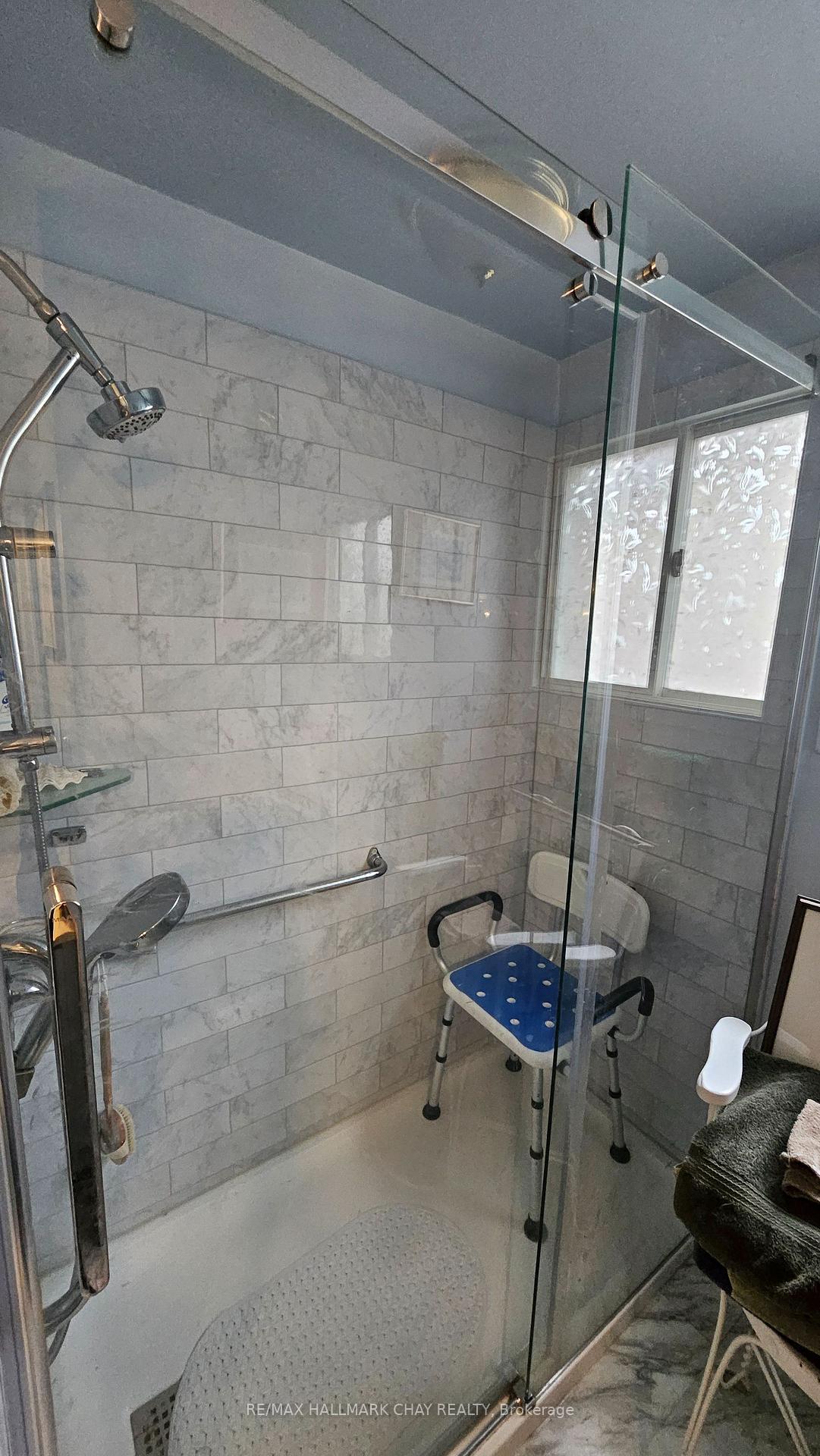 Photo 27 of 110 Shakespeare Crescent, Barrie, Letitia Heights — HOMEH