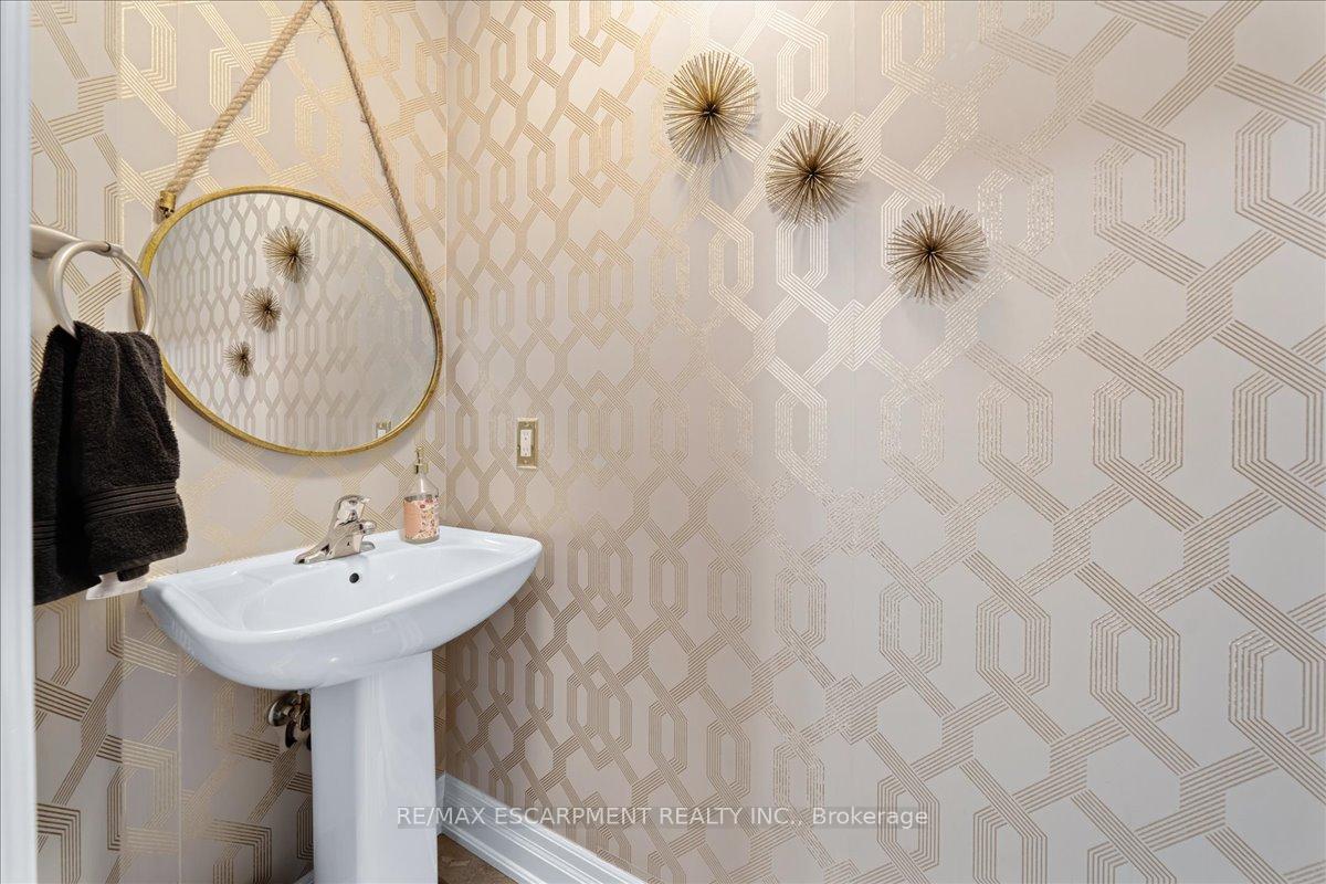 Photo 4 of 75 Southshore Crescent, Hamilton, Stoney Creek — HOMEH
