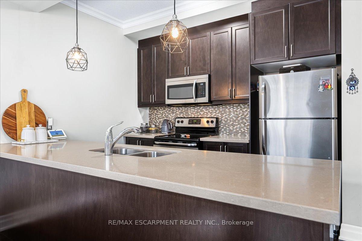 Photo 13 of 75 Southshore Crescent, Hamilton, Stoney Creek — HOMEH