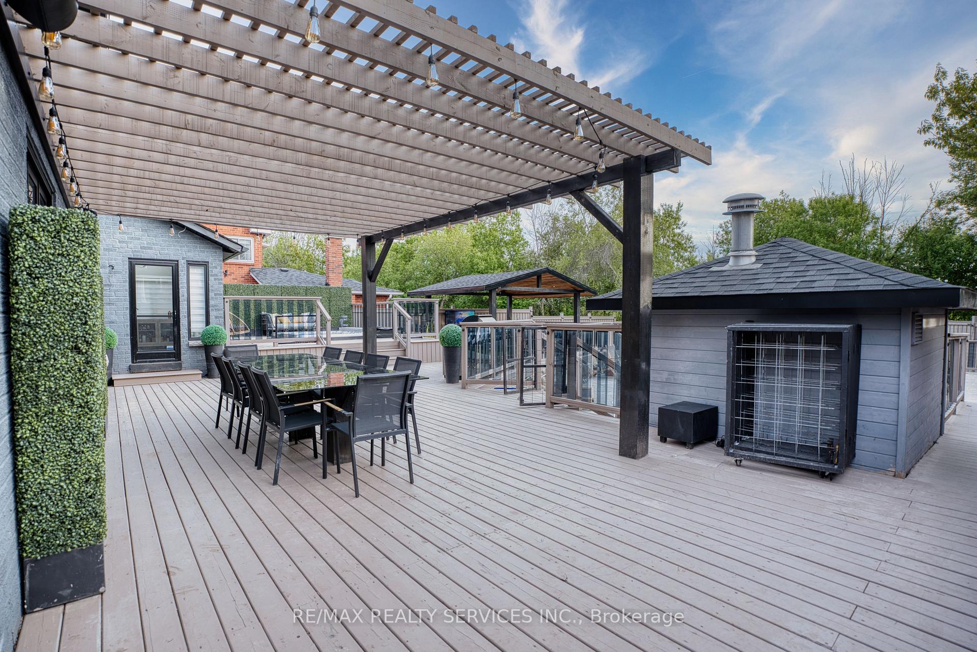 Photo 3 of 21 Inder Heights Drive, Brampton, Snelgrove — HOMEH
