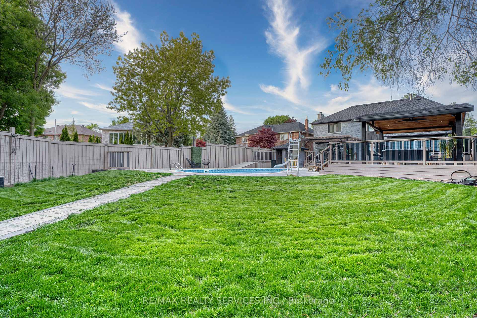 Photo 12 of 21 Inder Heights Drive, Brampton, Snelgrove — HOMEH