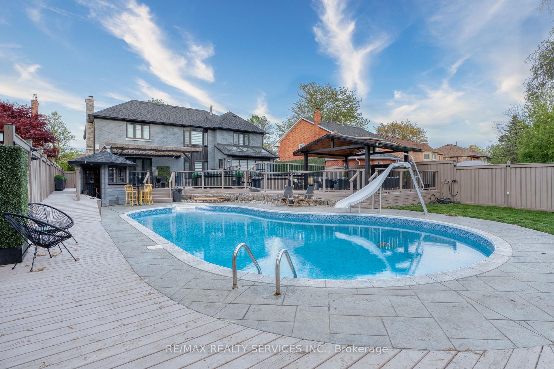 Photo 13 of 21 Inder Heights Drive, Brampton, Snelgrove — HOMEH