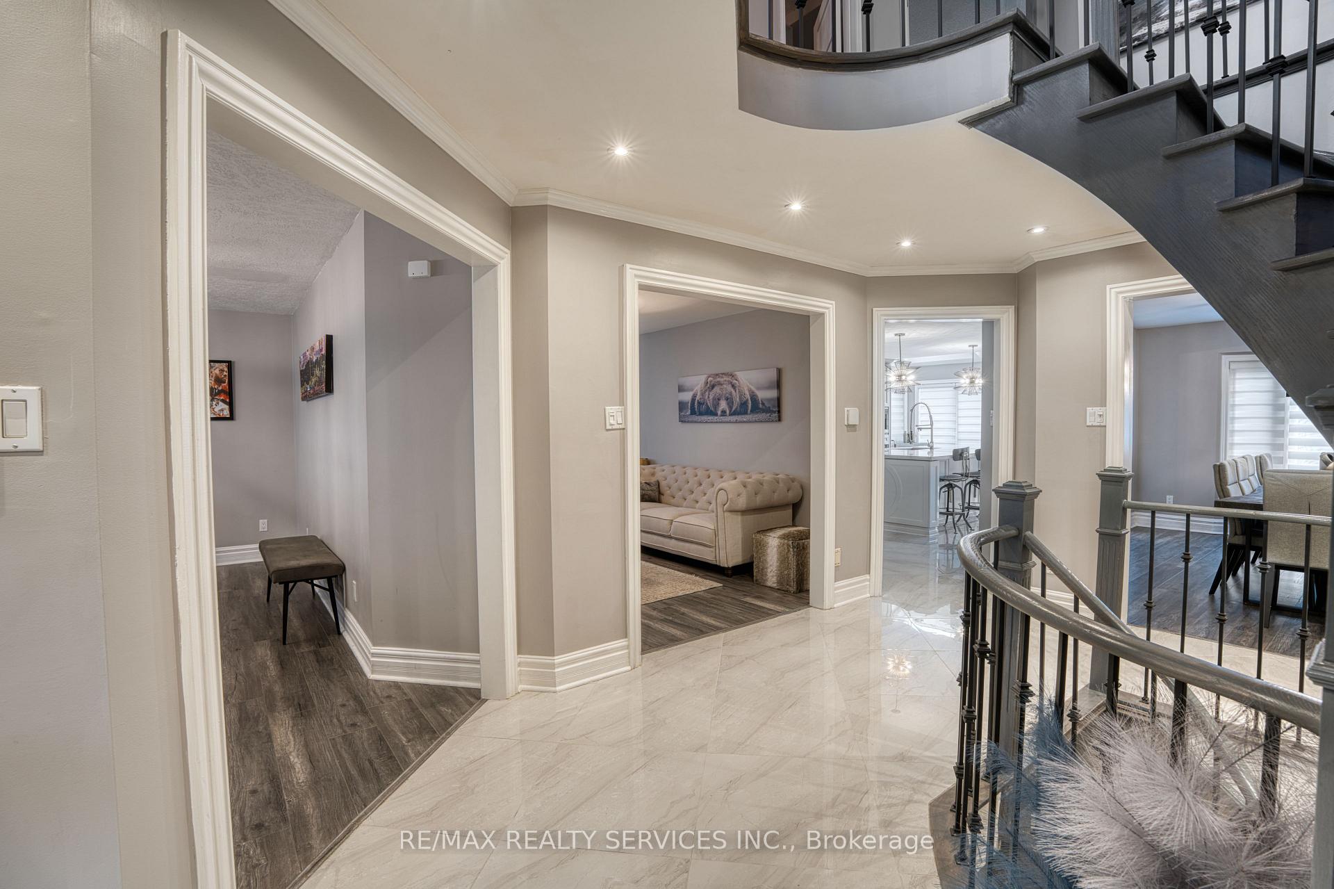 Photo 4 of 21 Inder Heights Drive, Brampton, Snelgrove — HOMEH