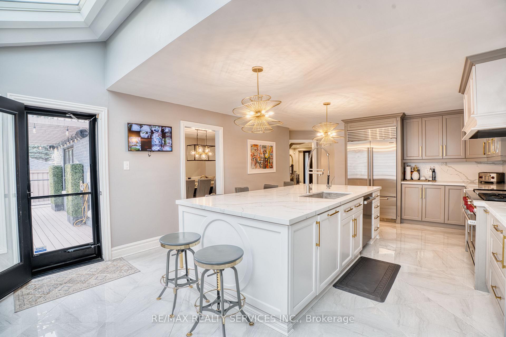 Photo 9 of 21 Inder Heights Drive, Brampton, Snelgrove — HOMEH