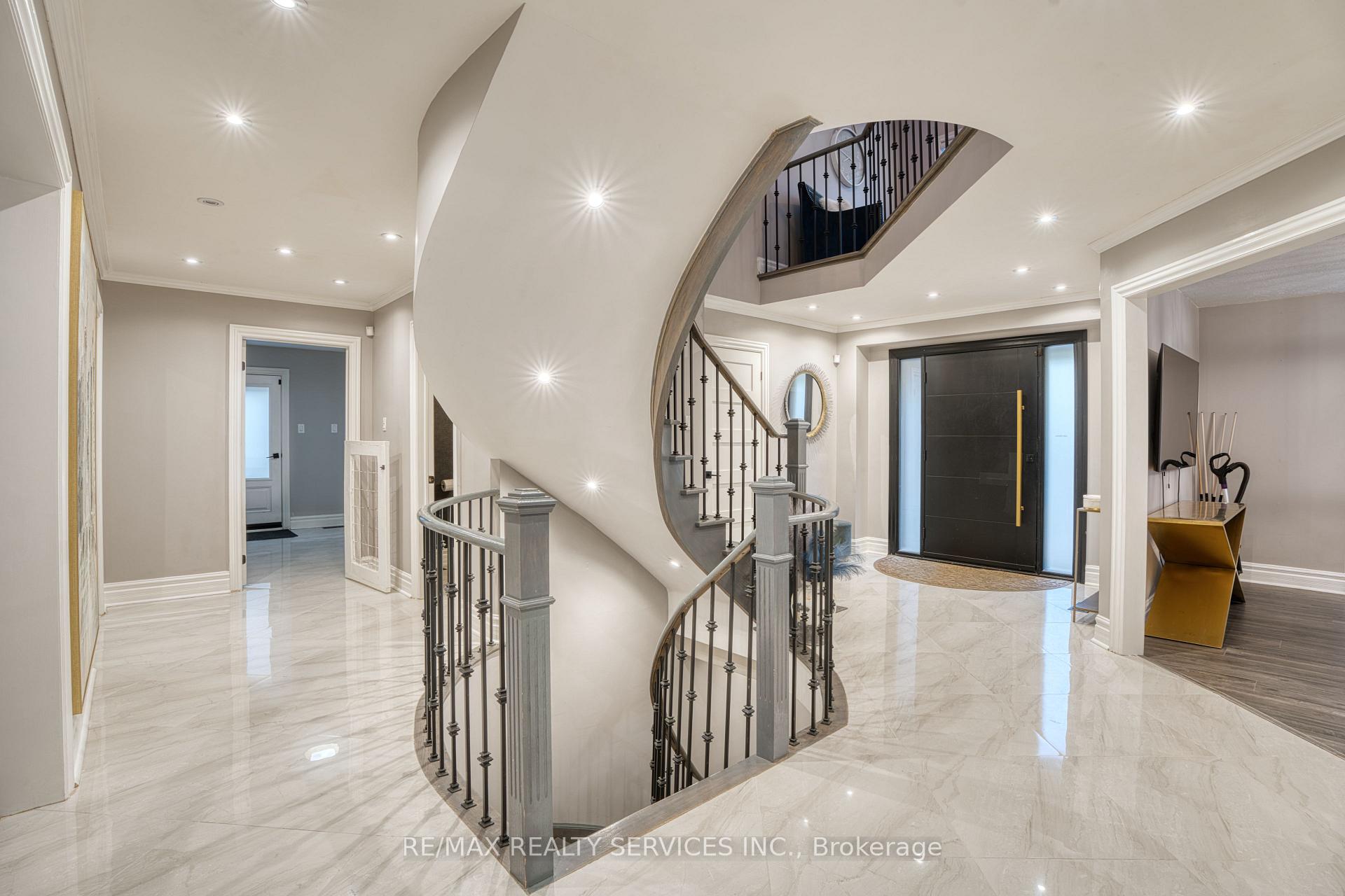 Photo 11 of 21 Inder Heights Drive, Brampton, Snelgrove — HOMEH