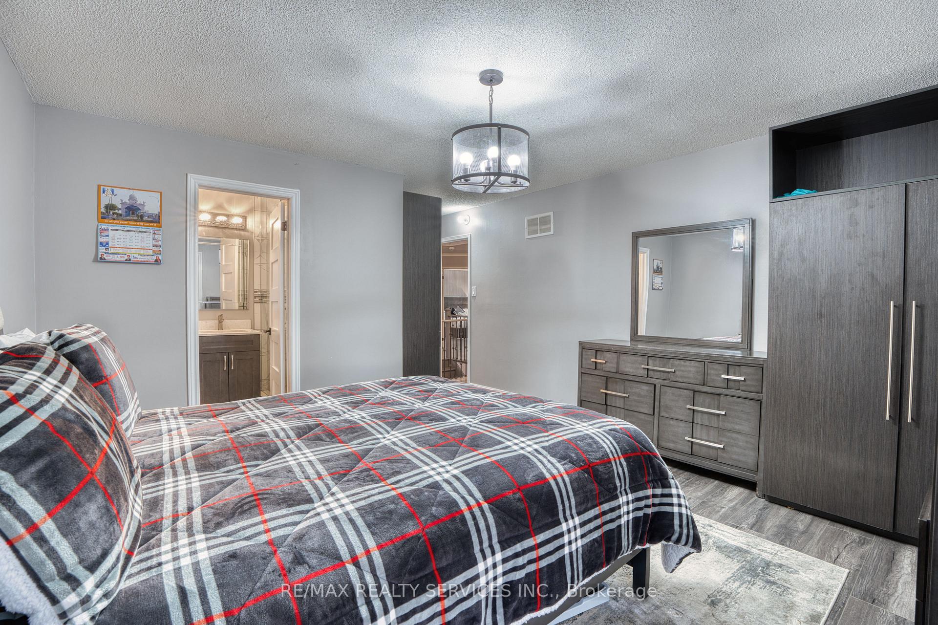 Photo 32 of 21 Inder Heights Drive, Brampton, Snelgrove — HOMEH