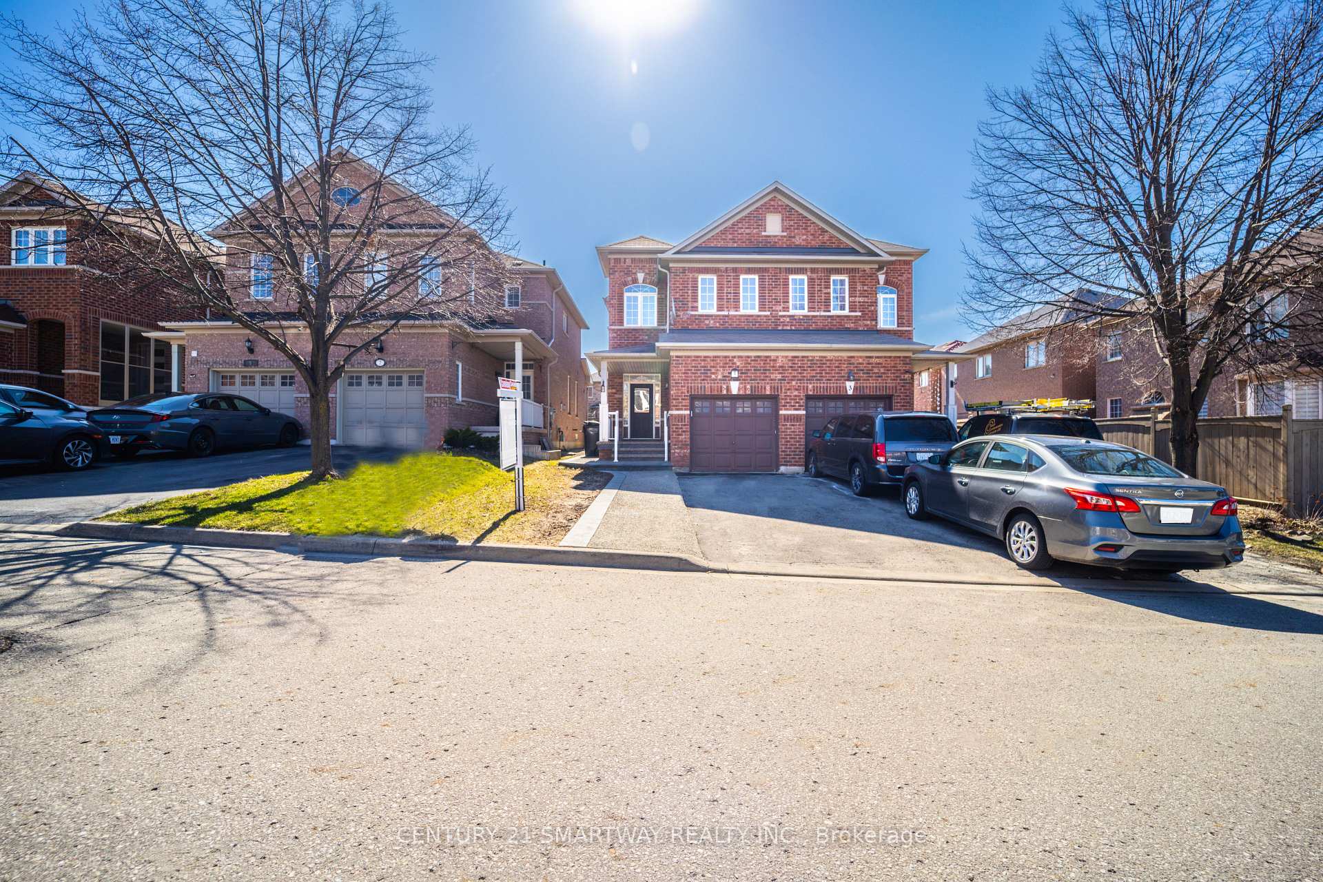 Photo 2 of 5 Rocky Point Crescent, Brampton, Madoc — HOMEH