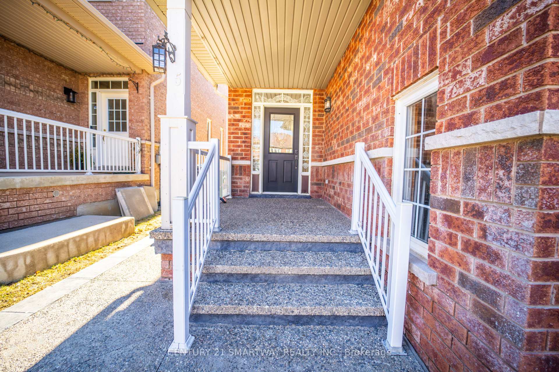 Photo 4 of 5 Rocky Point Crescent, Brampton, Madoc — HOMEH