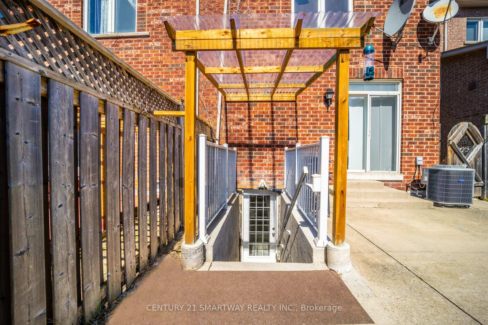 Photo 24 of 5 Rocky Point Crescent, Brampton, Madoc — HOMEH