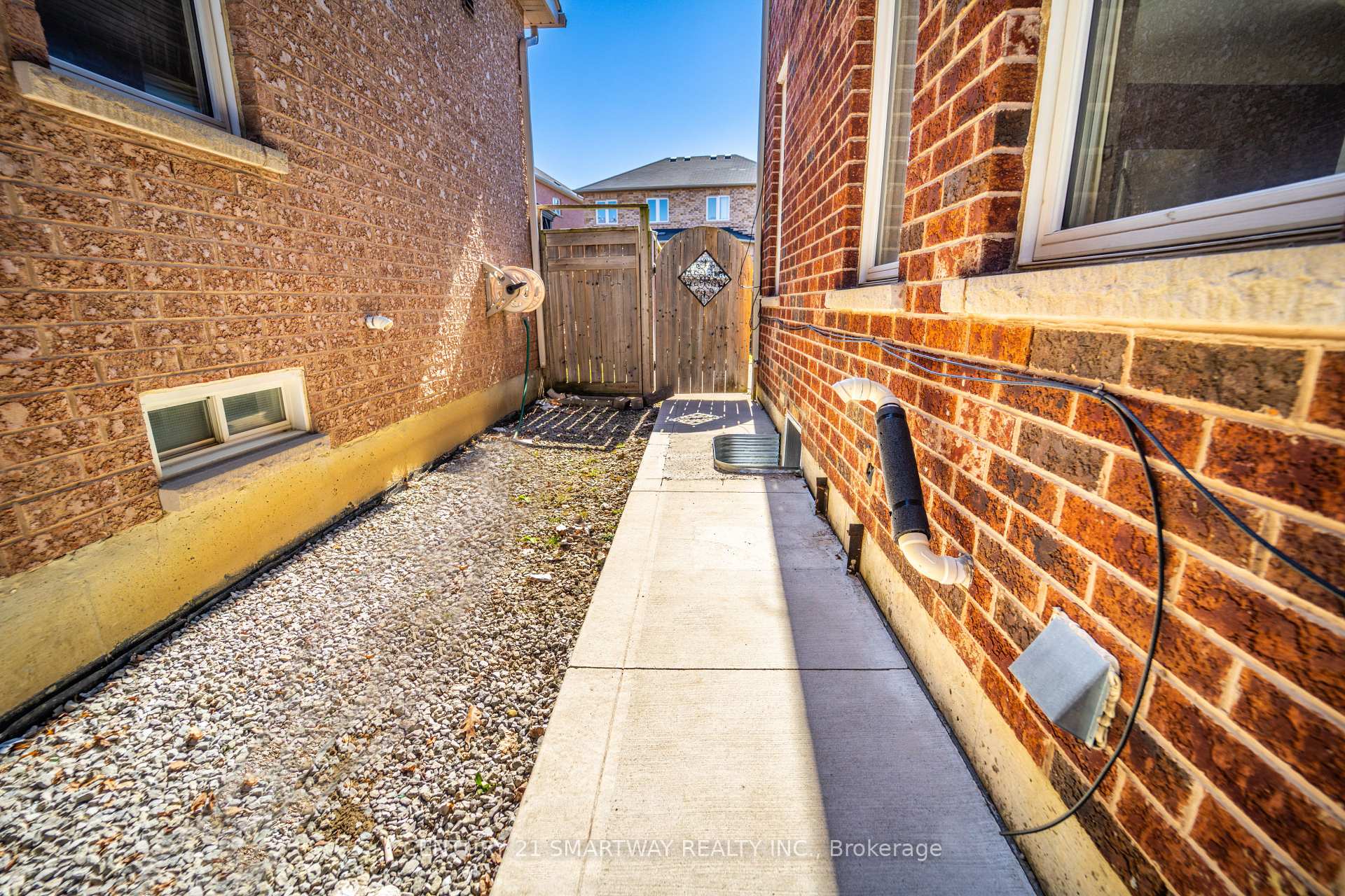 Photo 25 of 5 Rocky Point Crescent, Brampton, Madoc — HOMEH