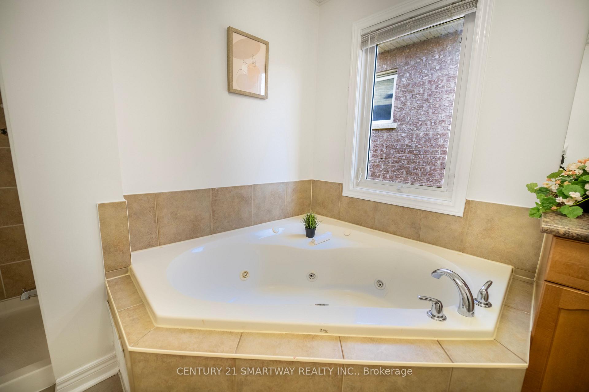 Photo 31 of 5 Rocky Point Crescent, Brampton, Madoc — HOMEH