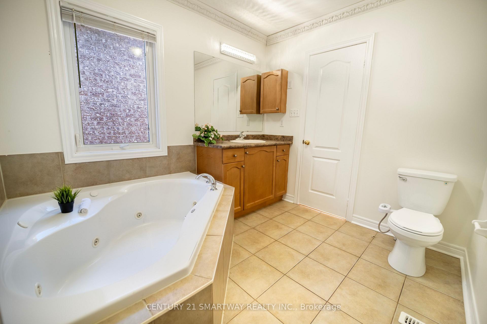 Photo 32 of 5 Rocky Point Crescent, Brampton, Madoc — HOMEH