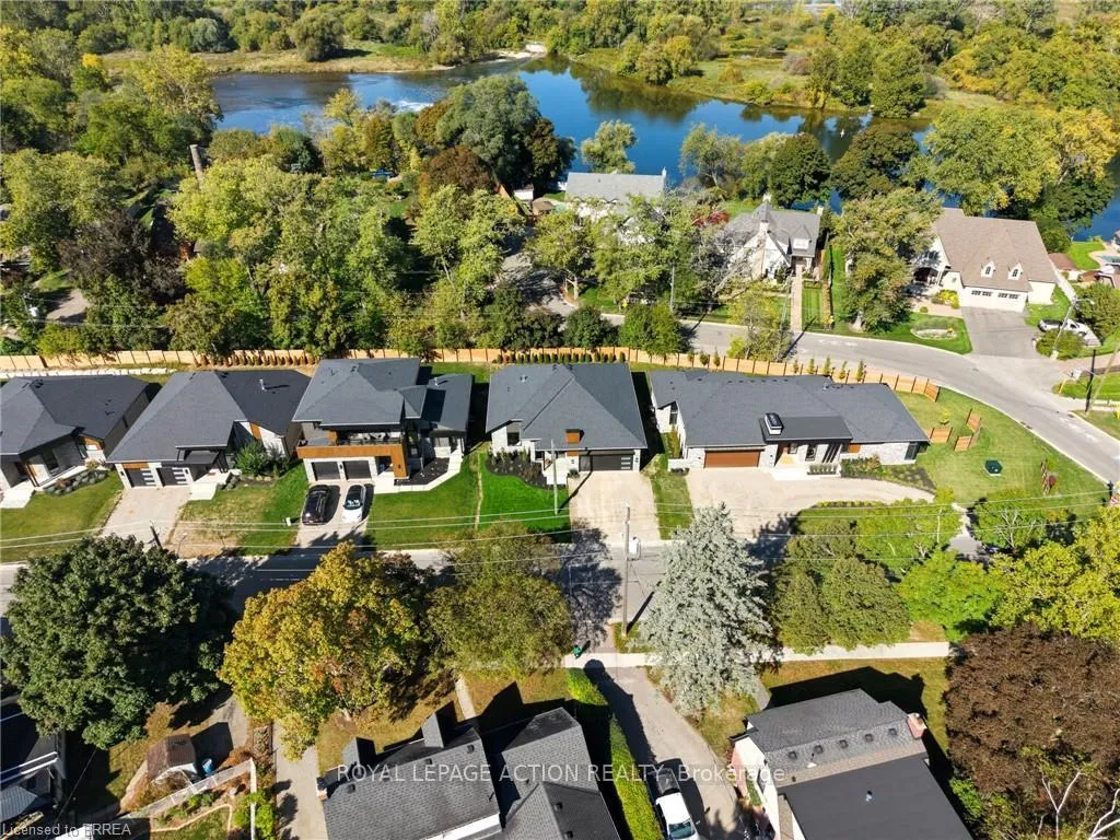 Photo 2 of 141 Parkside Drive, Brantford, Holmesdale-Lansdowne — HOMEH