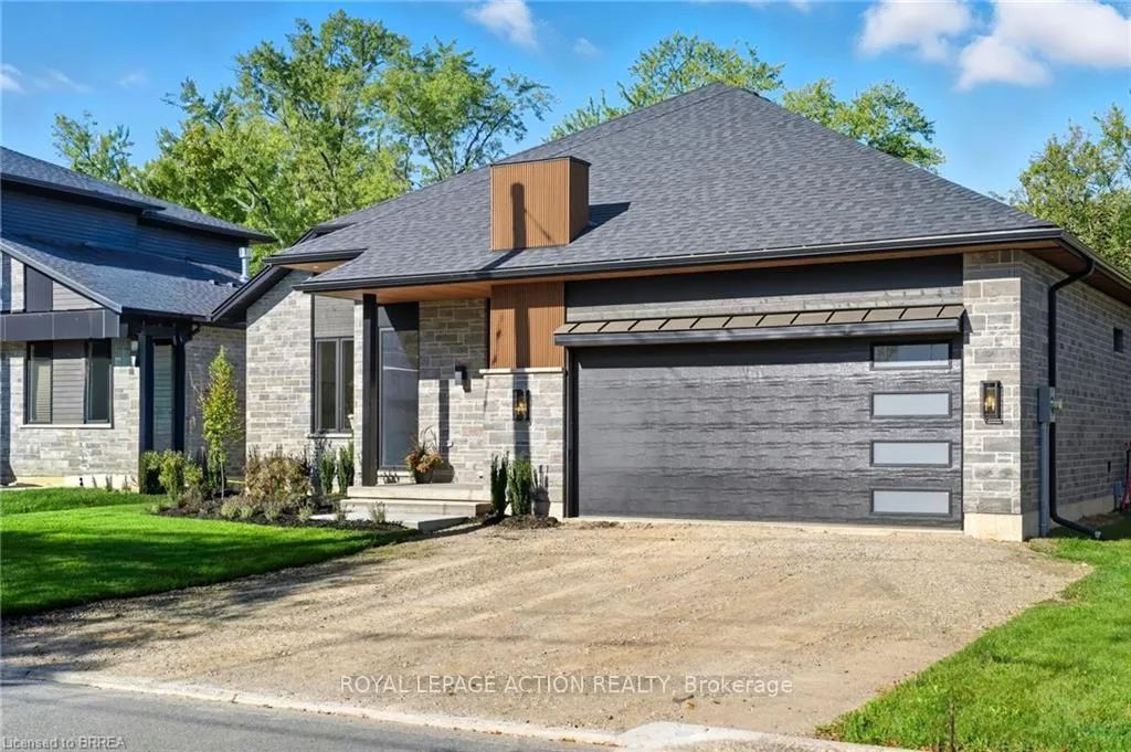 Photo 3 of 141 Parkside Drive, Brantford, Holmesdale-Lansdowne — HOMEH